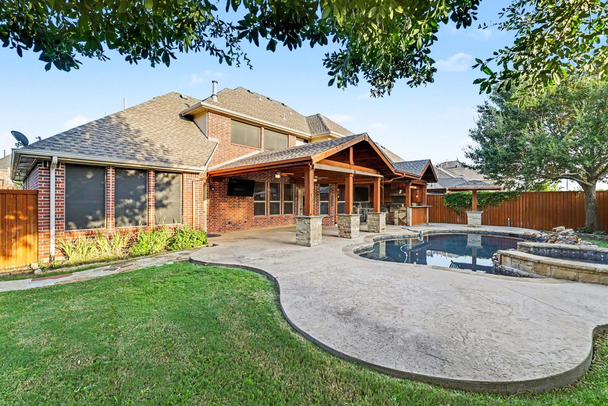 main property photo 32