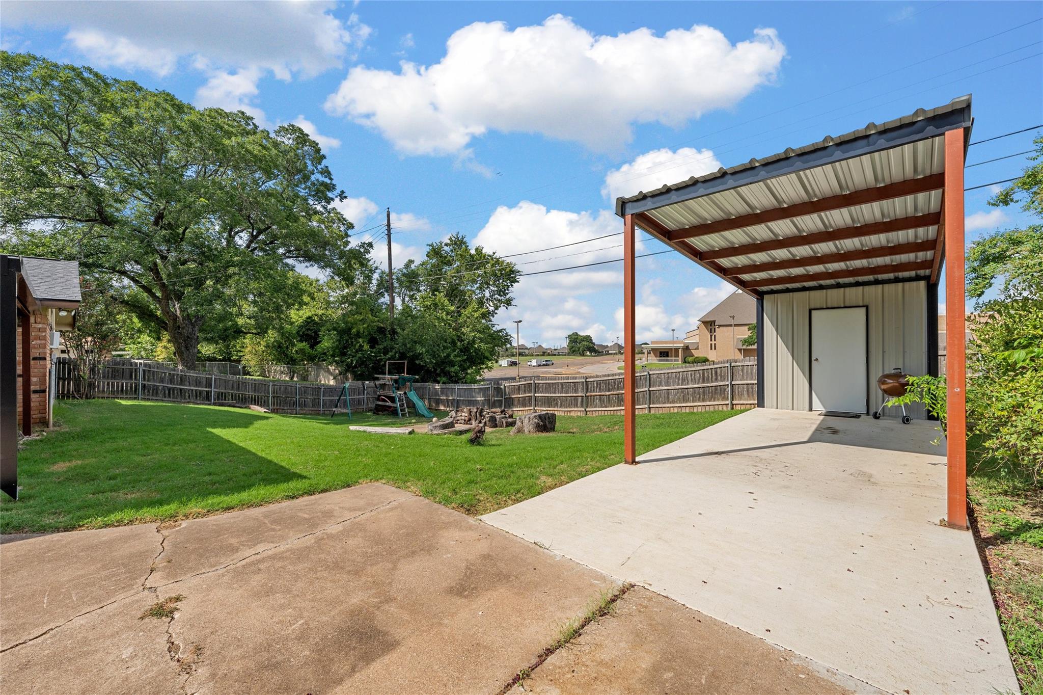 main property photo 24