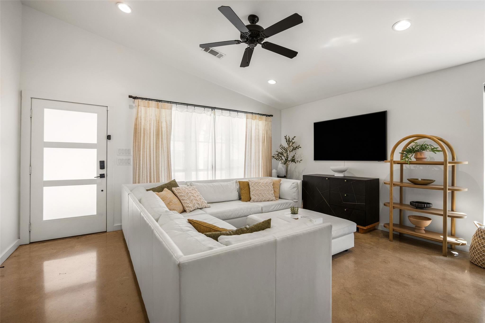 property viewer photo 3