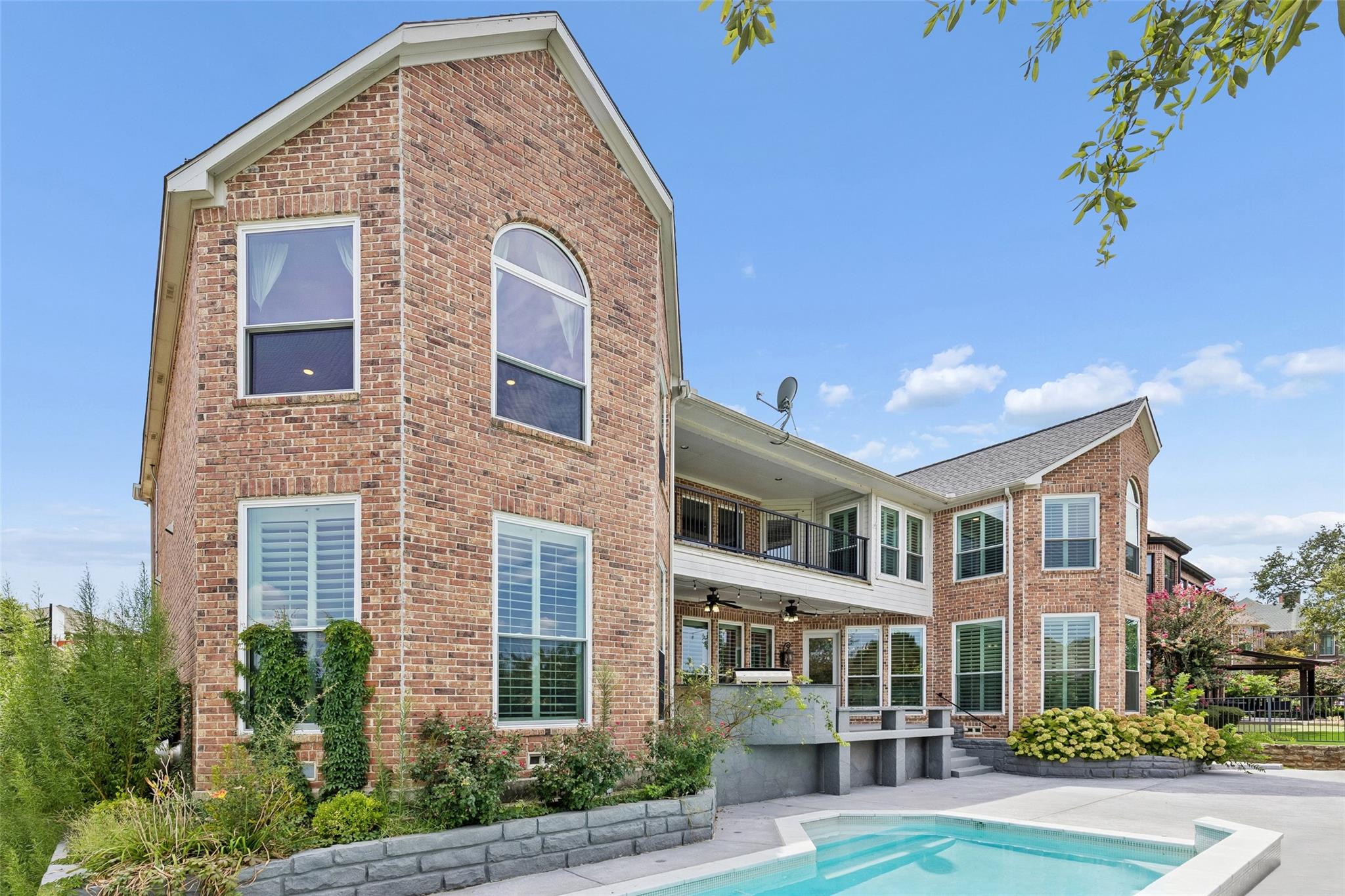 main property photo 31