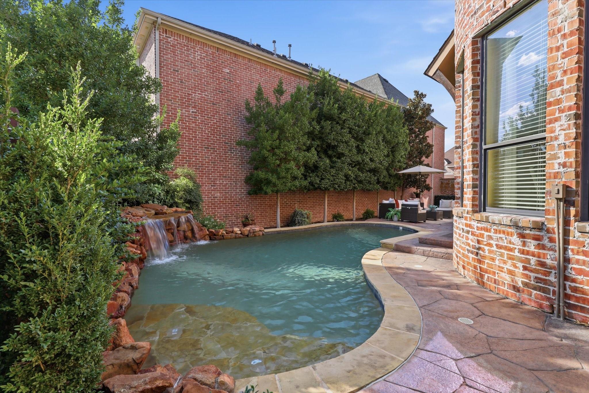 main property photo 6