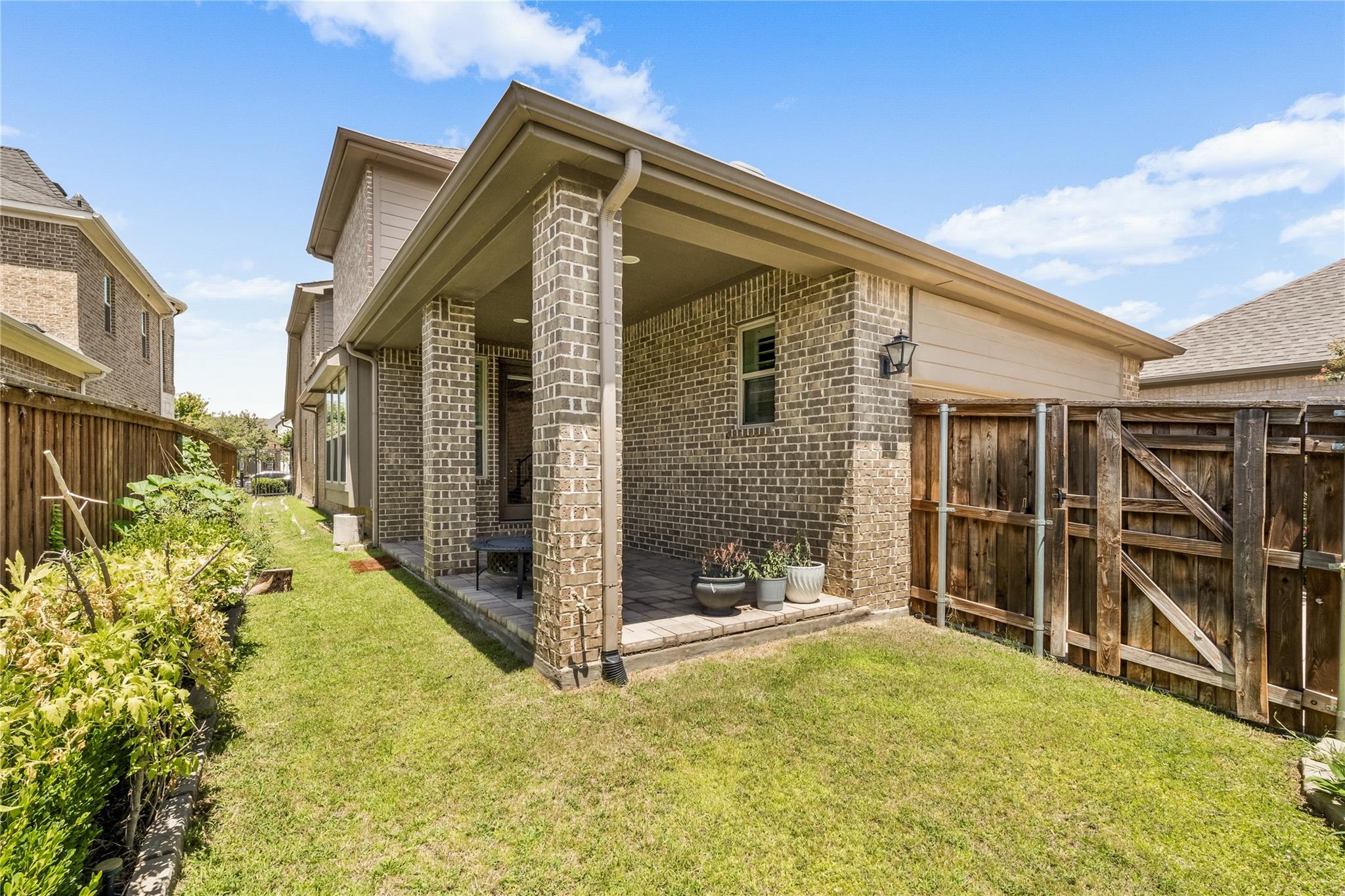 main property photo 22