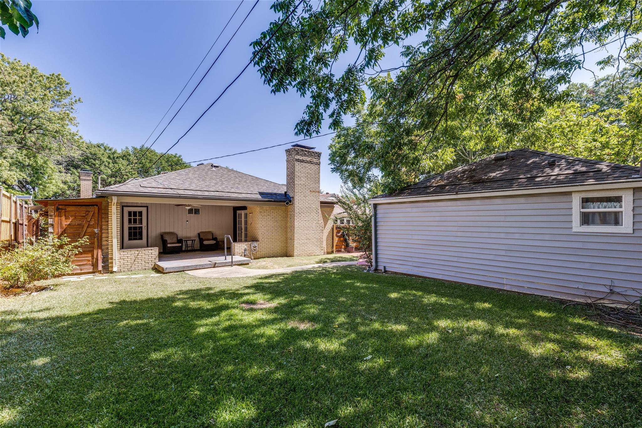 main property photo 28