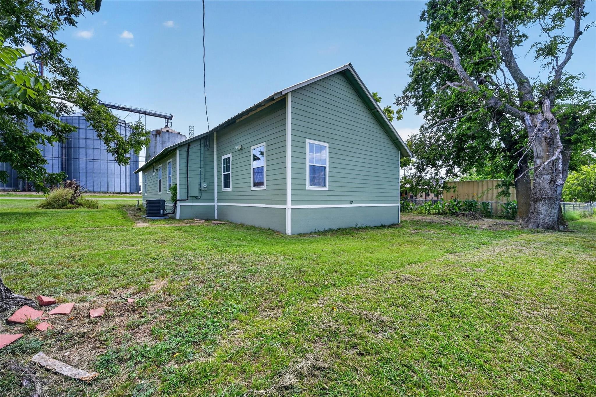 main property photo 36