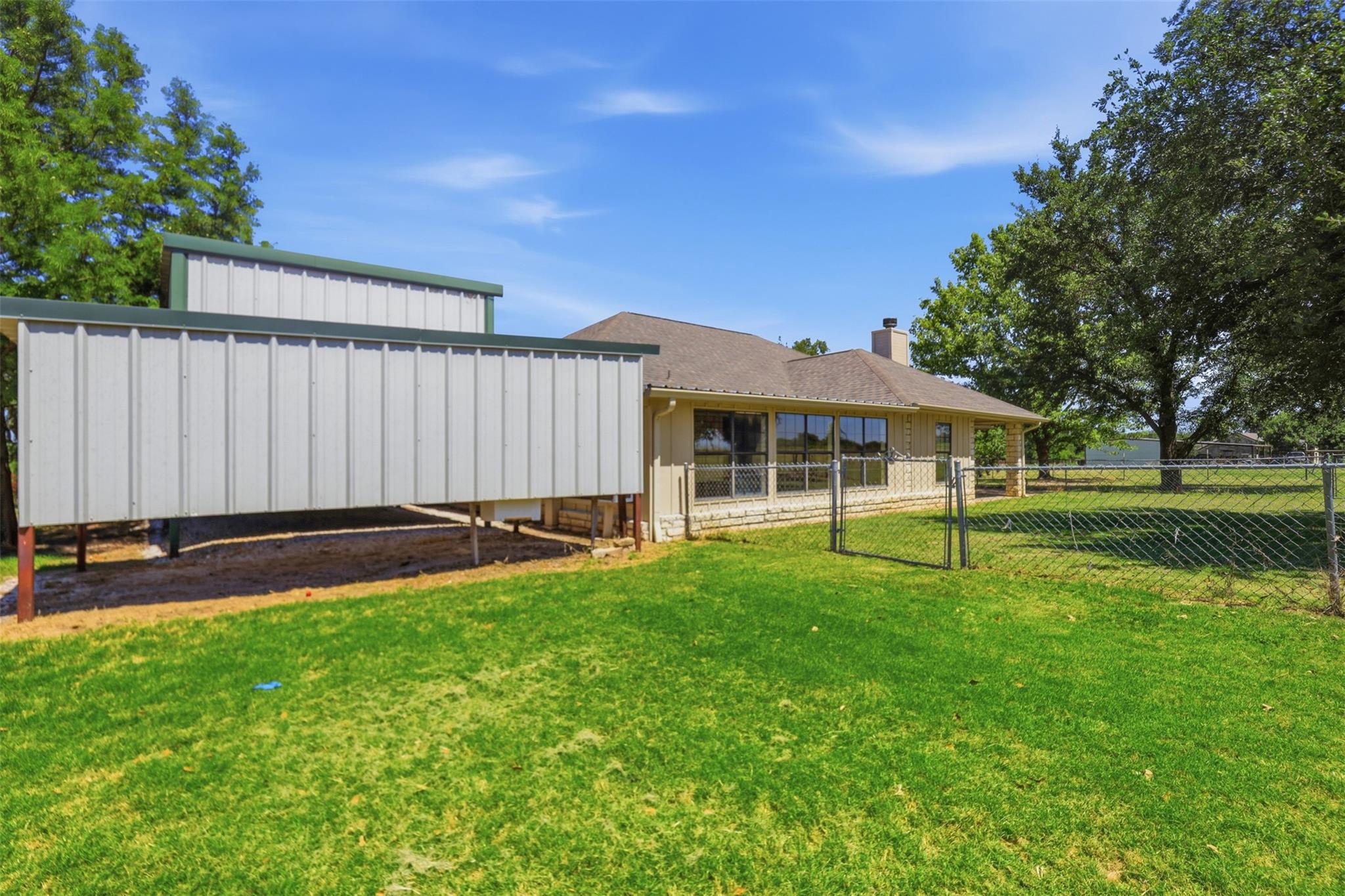 main property photo 31