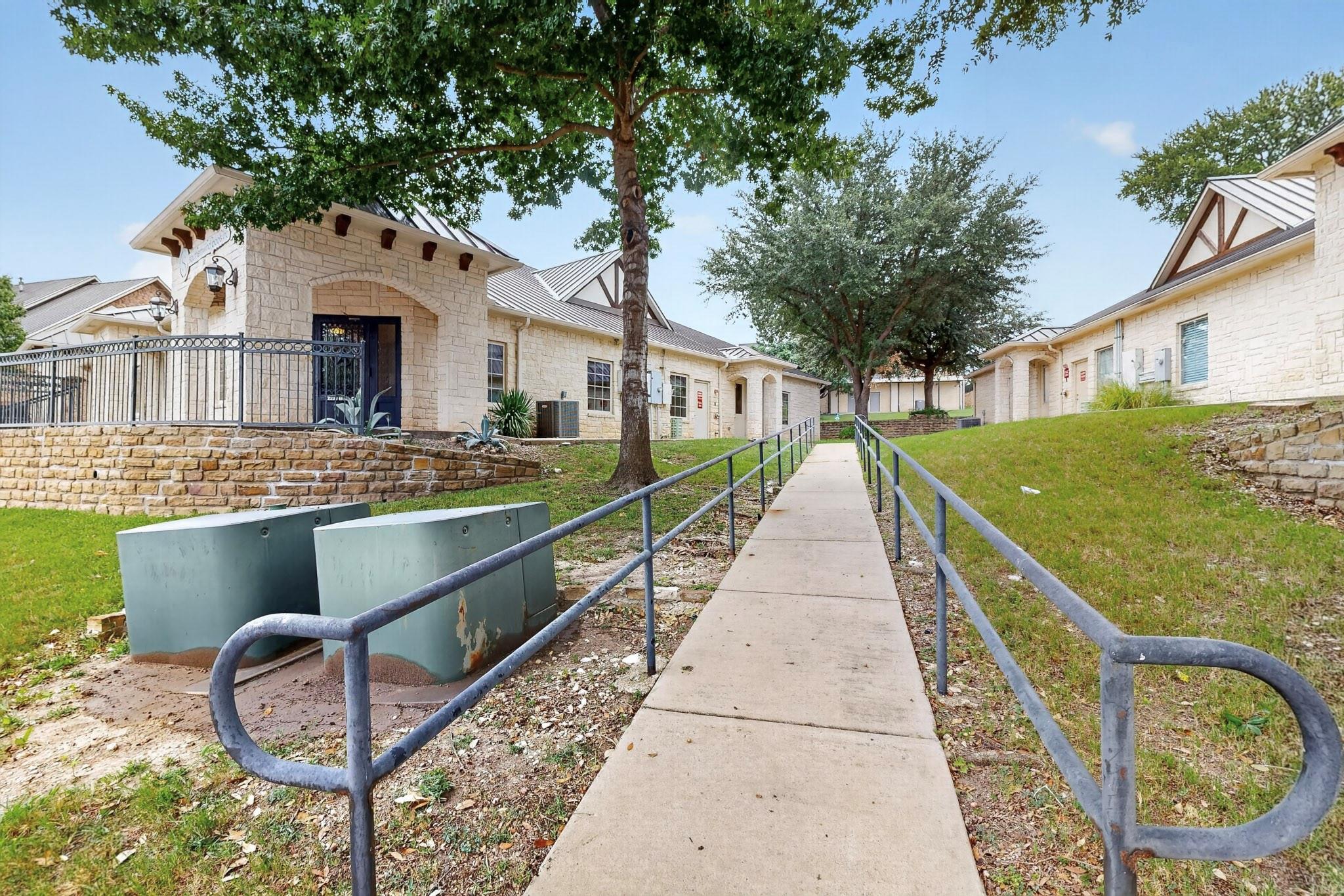 main property photo 30