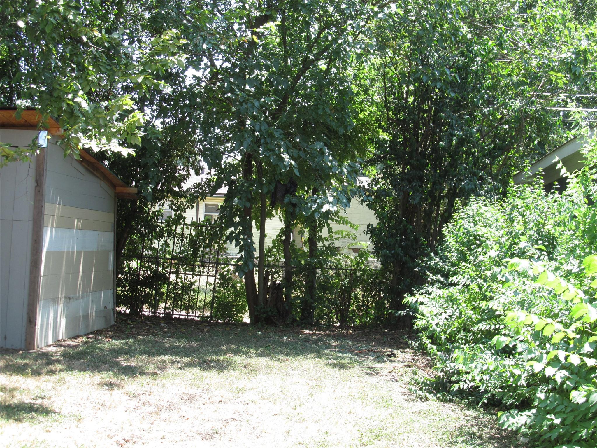 main property photo 37