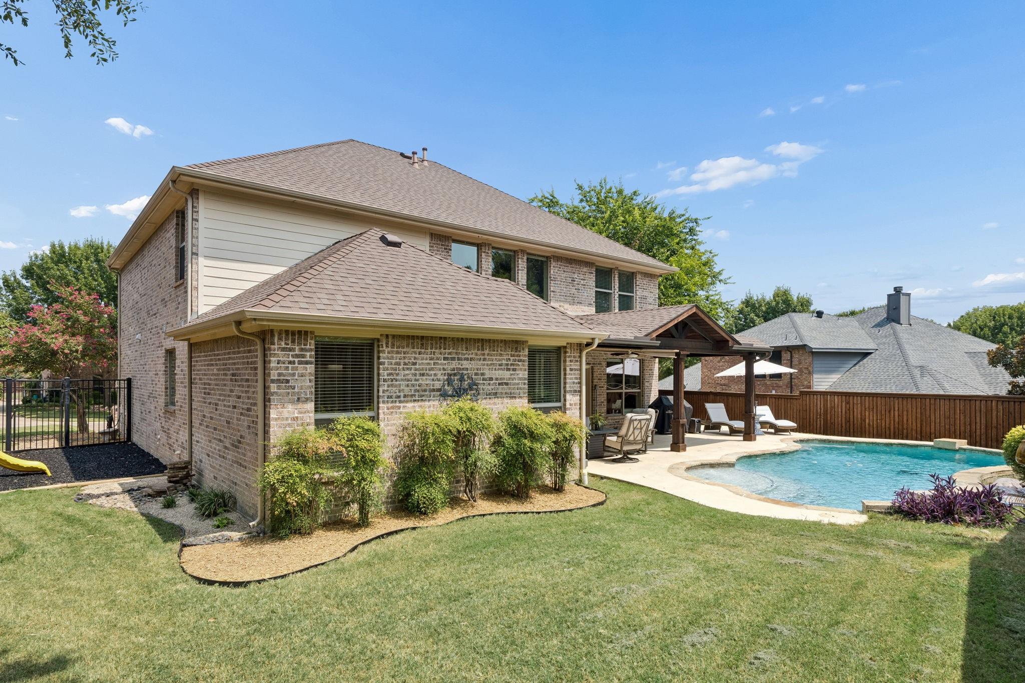 main property photo 30