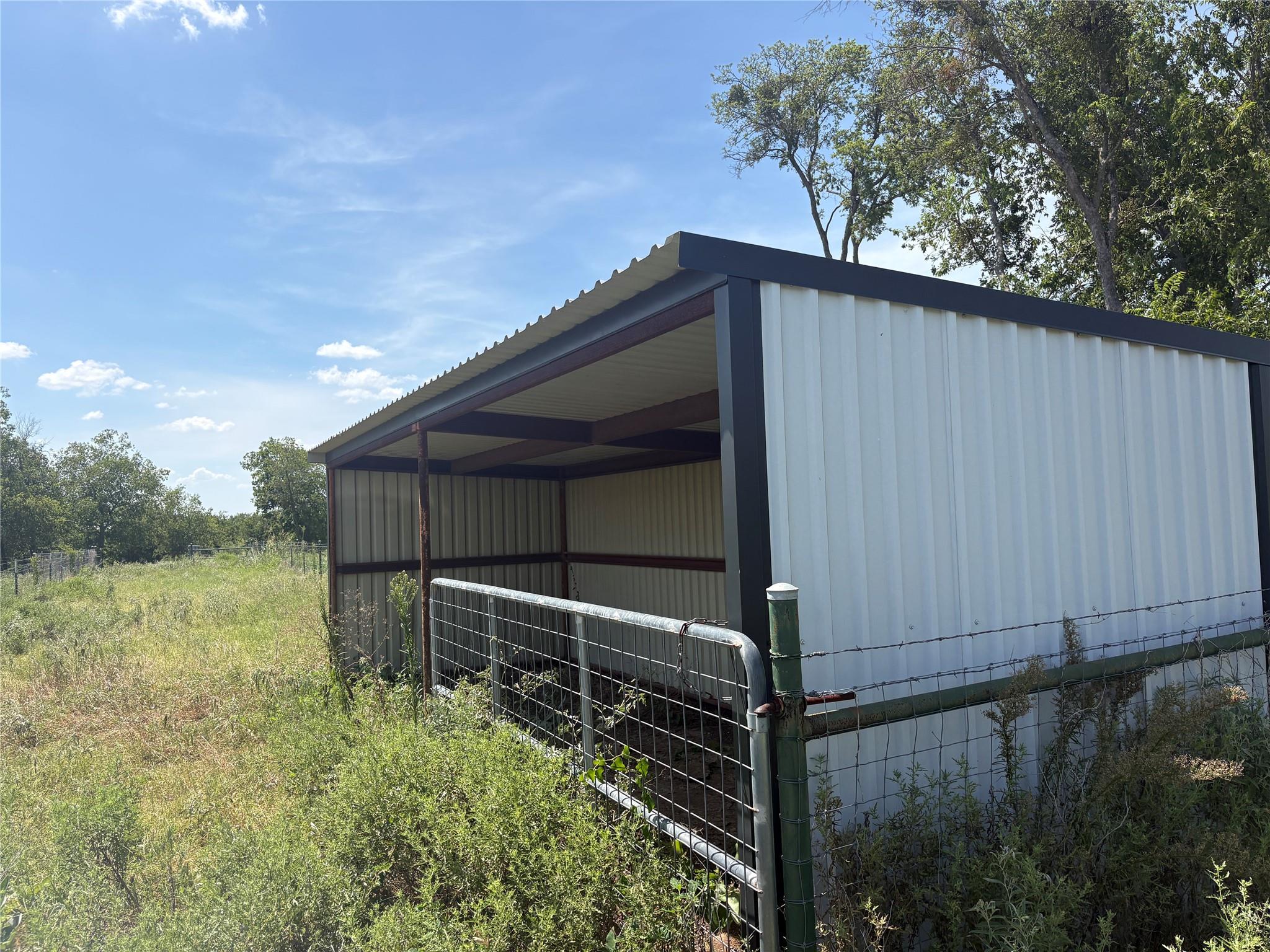 main property photo 9