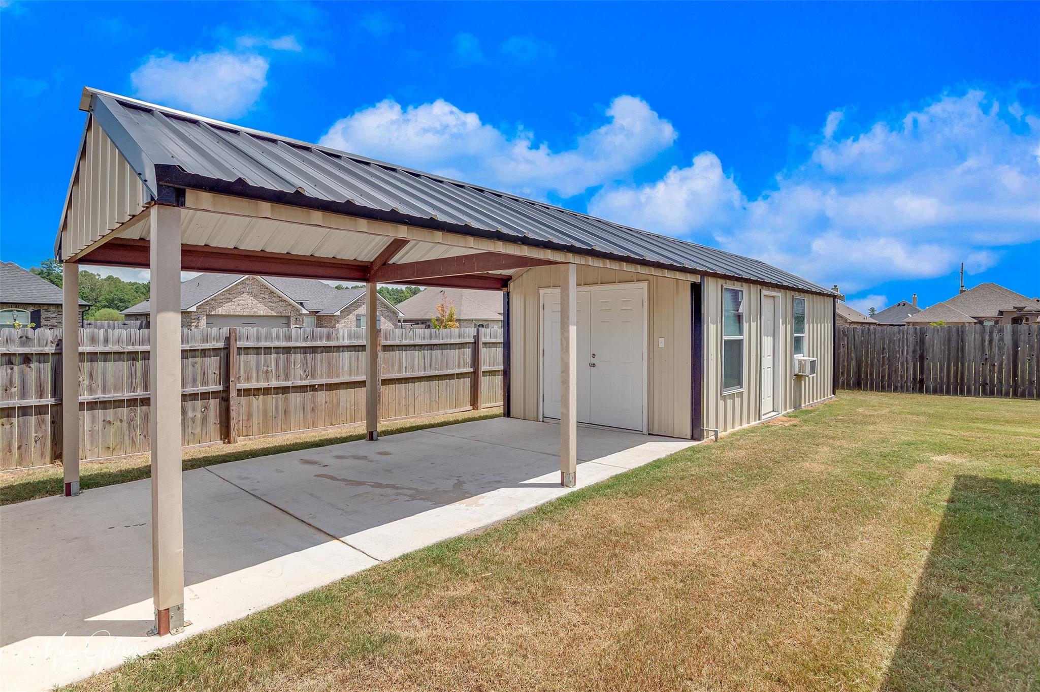 main property photo 23