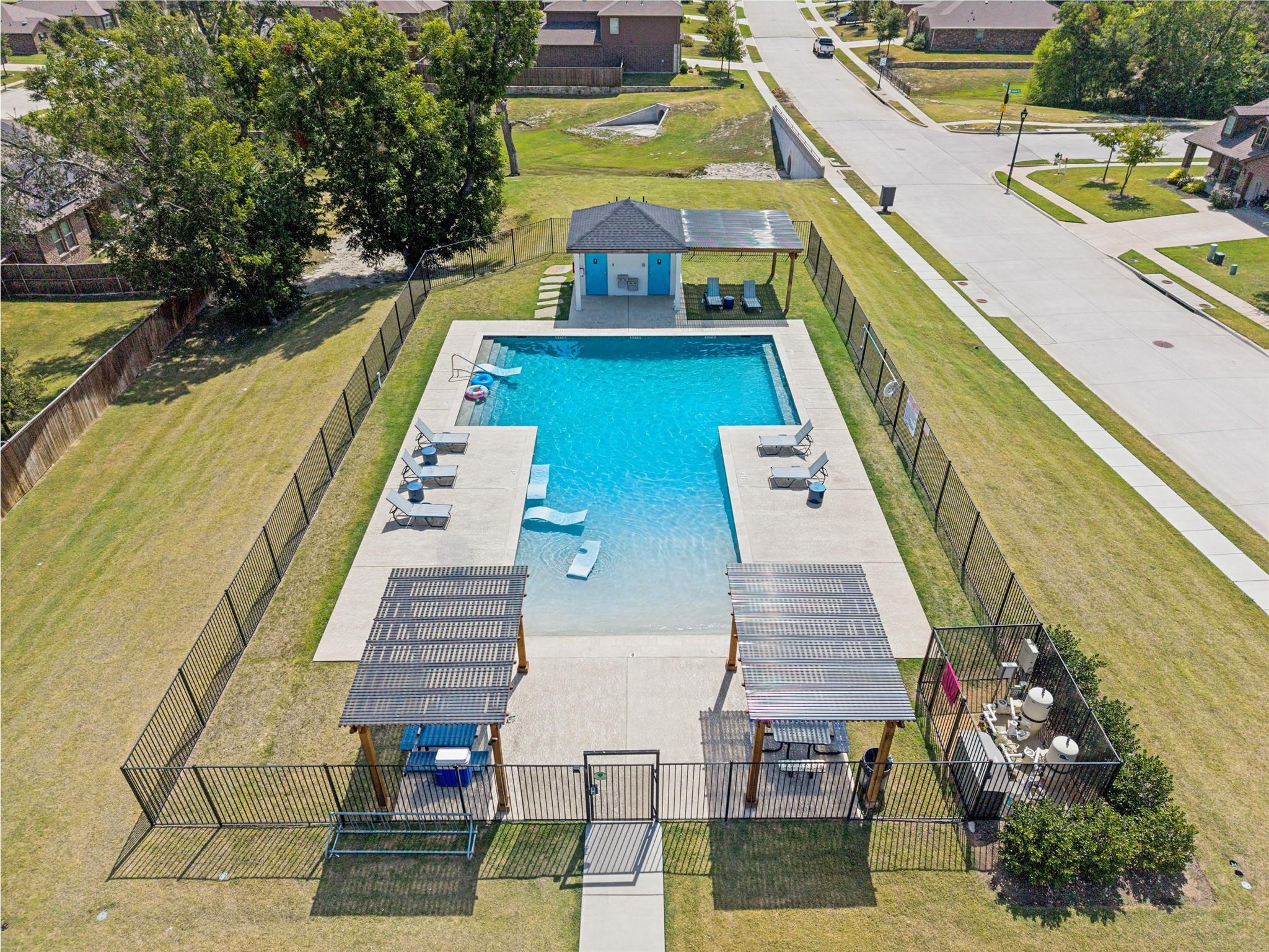 main property photo 28