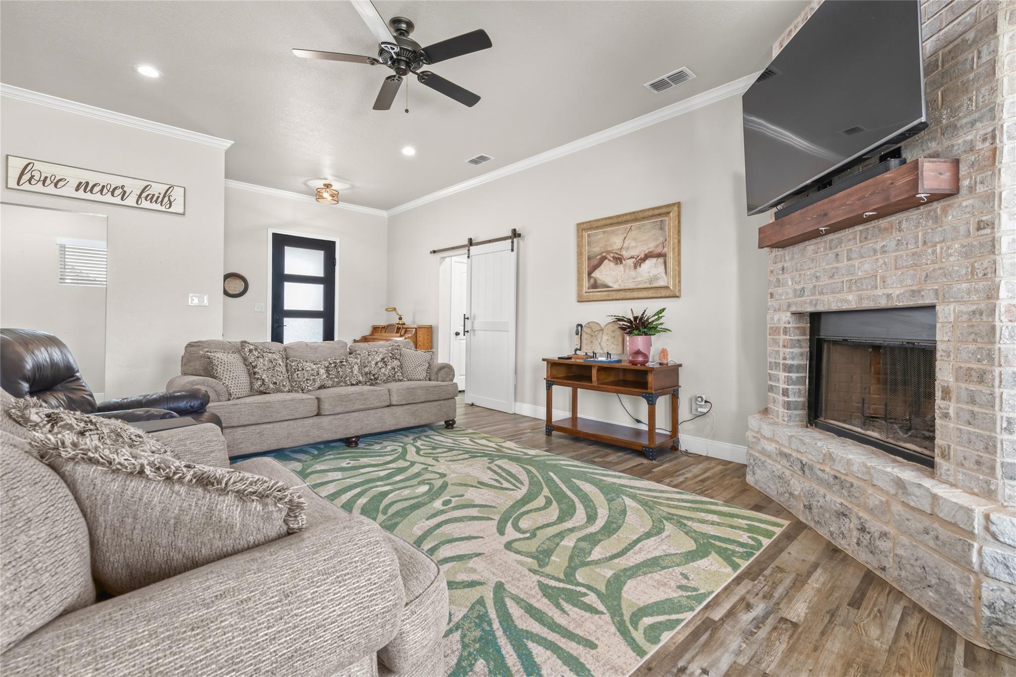main property photo 10