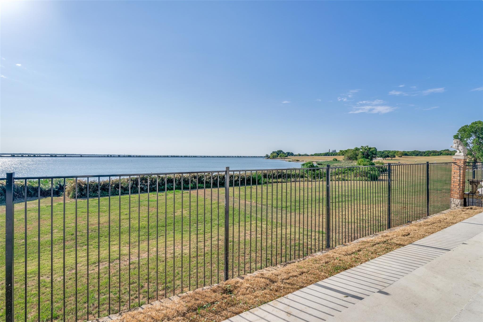 main property photo 23