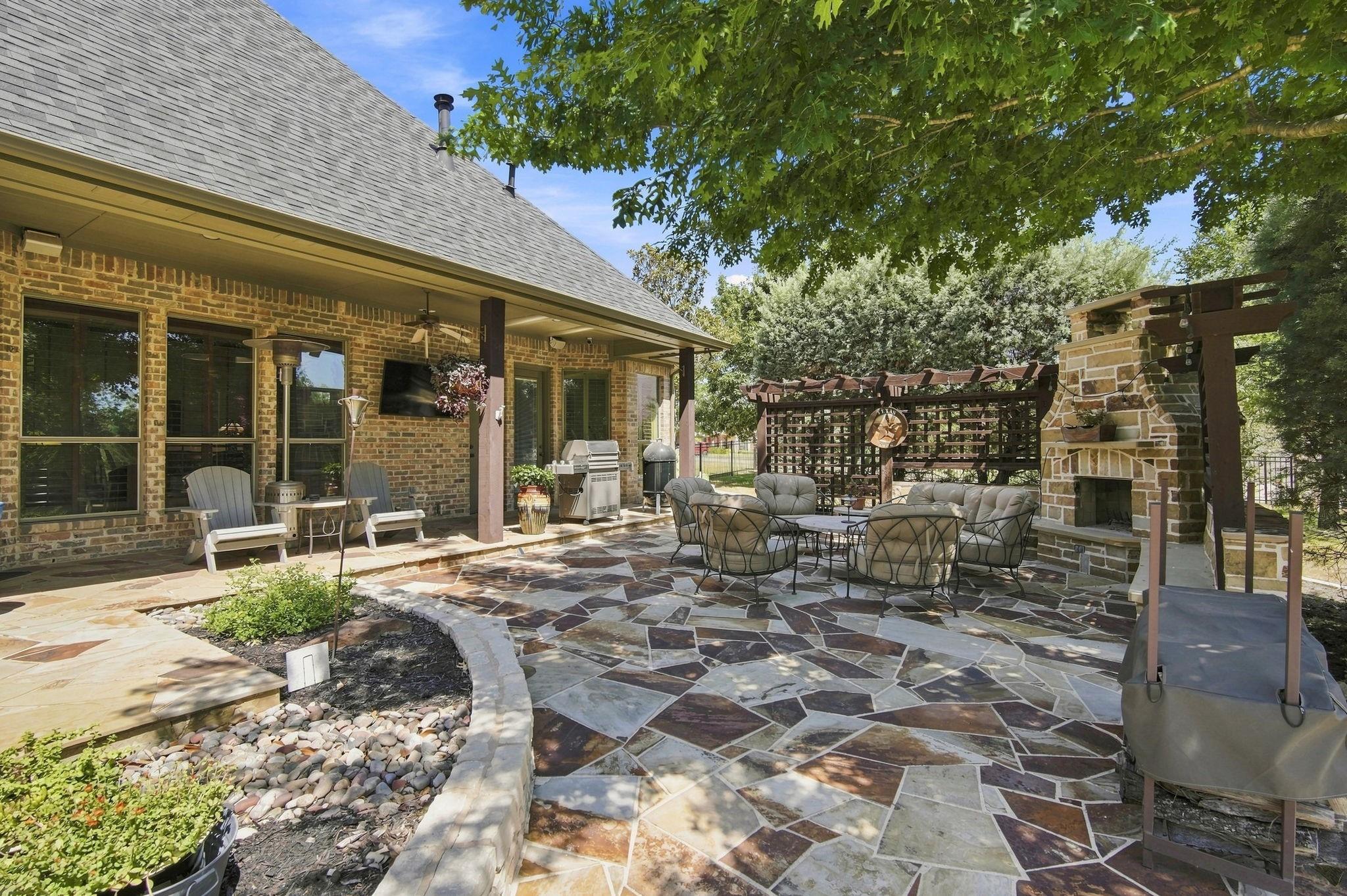 main property photo 32