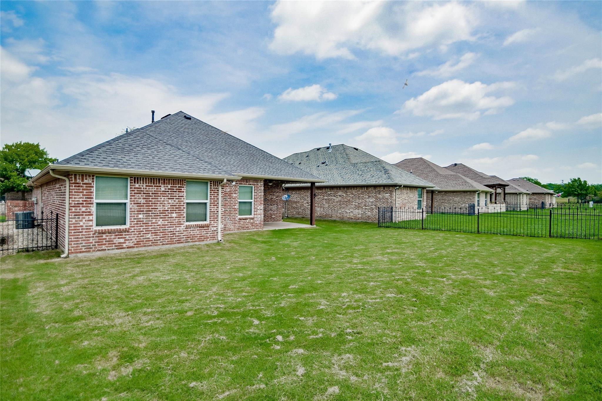 main property photo 32