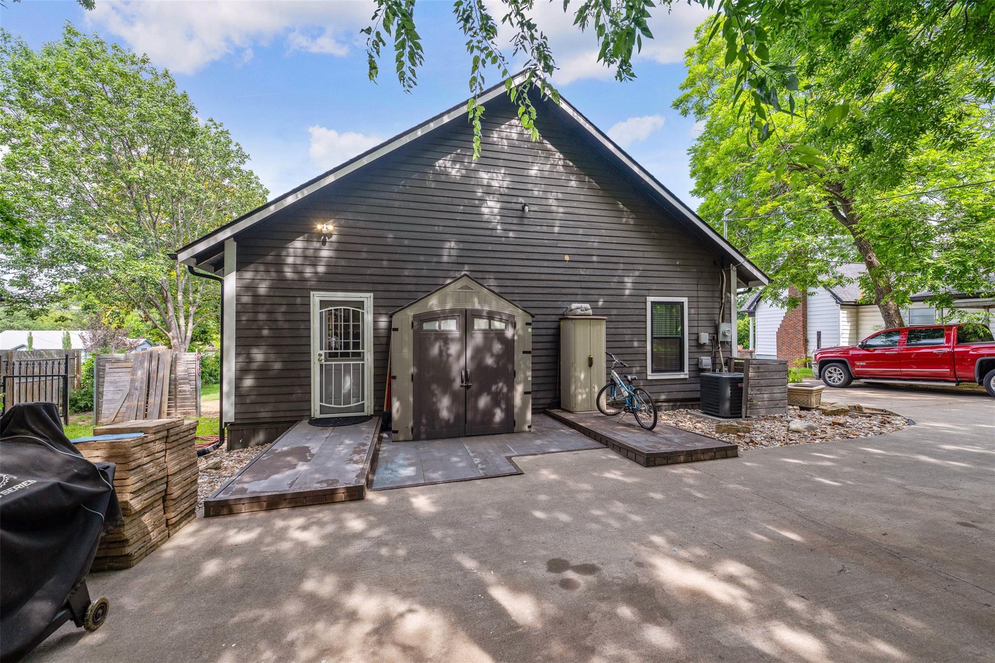 main property photo 20