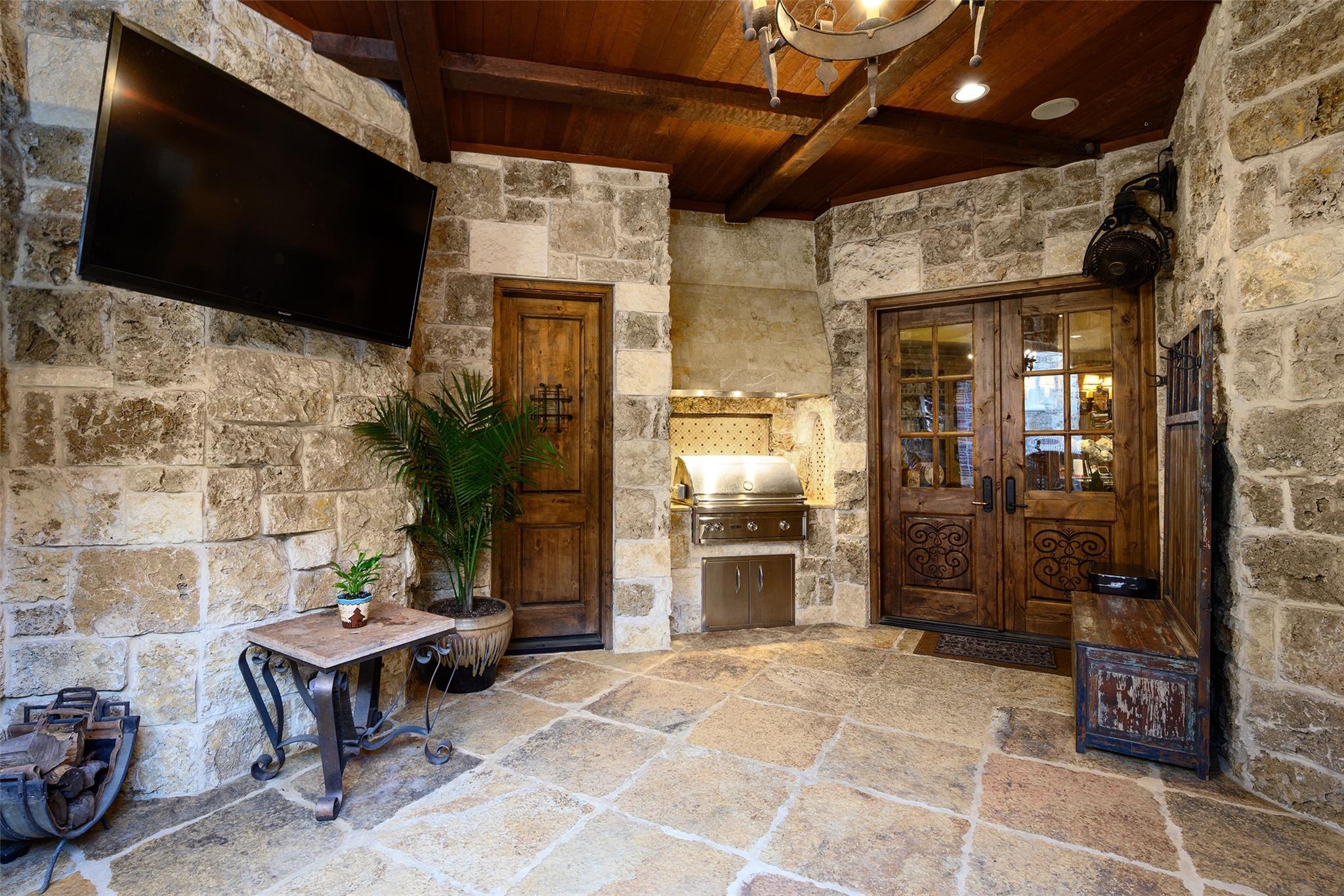 main property photo 32