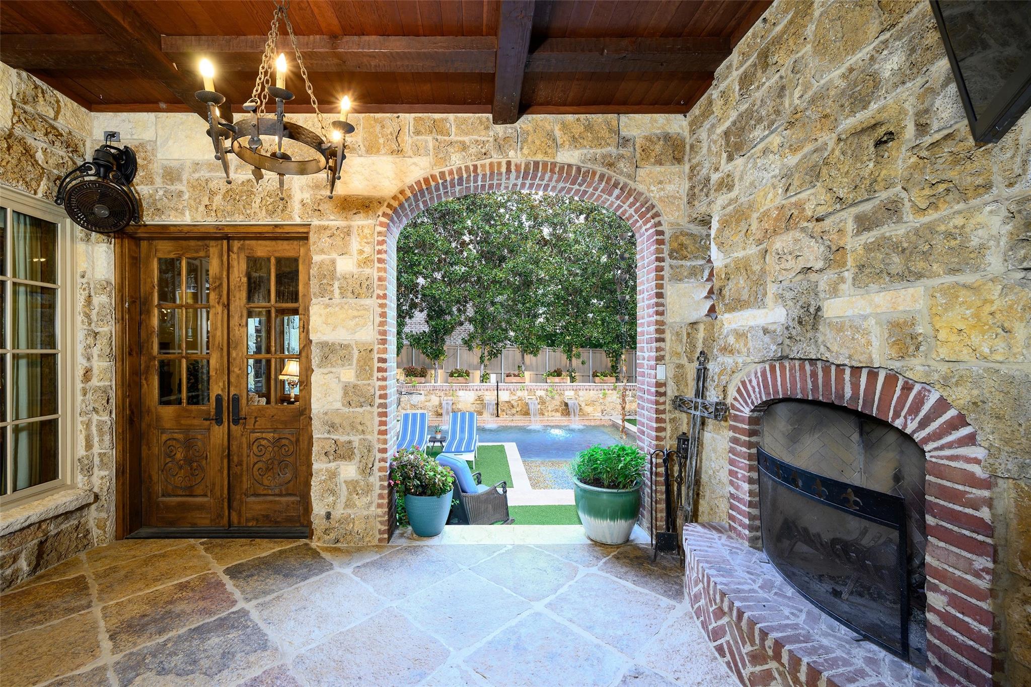 main property photo 33