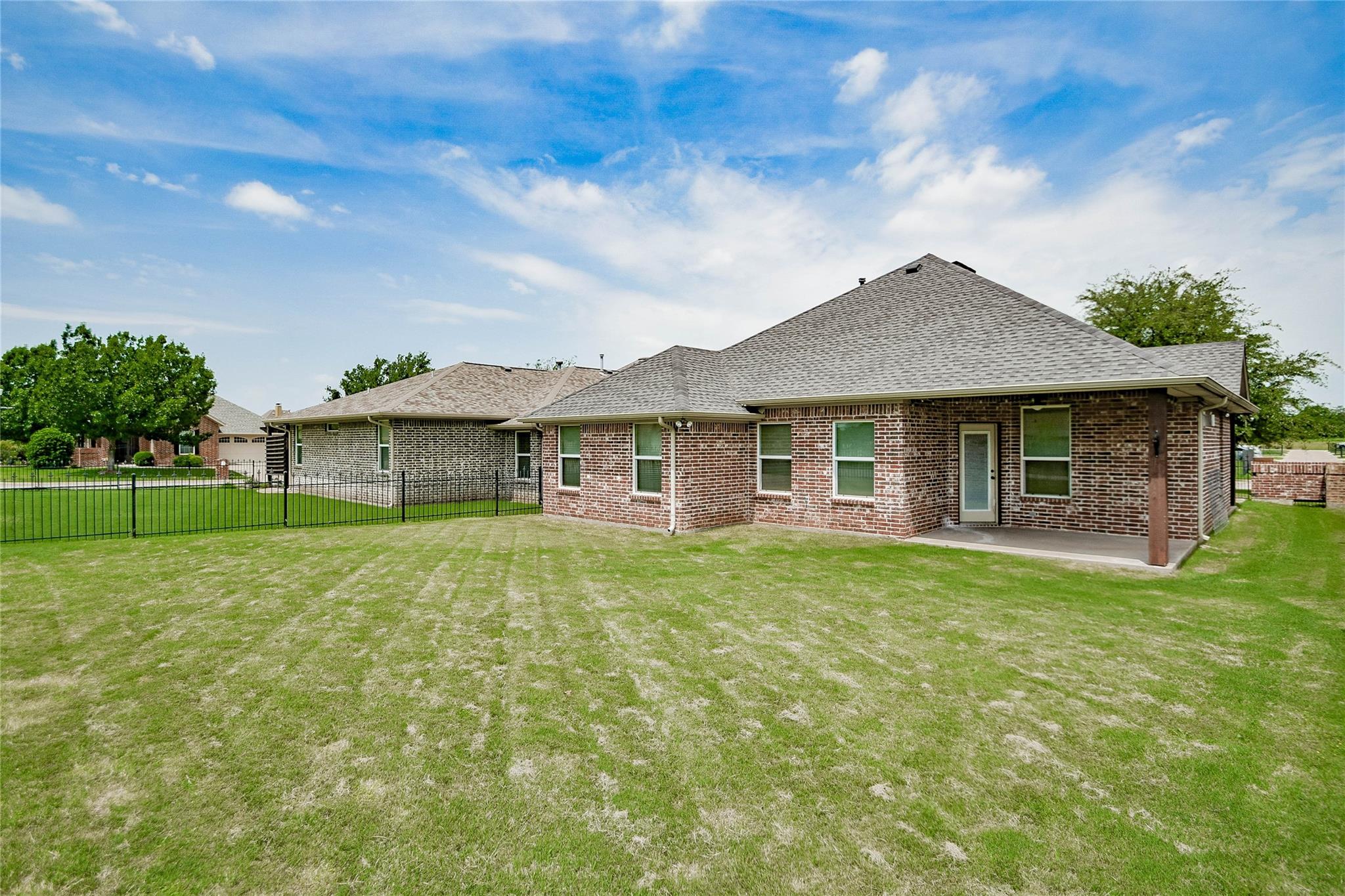 main property photo 33