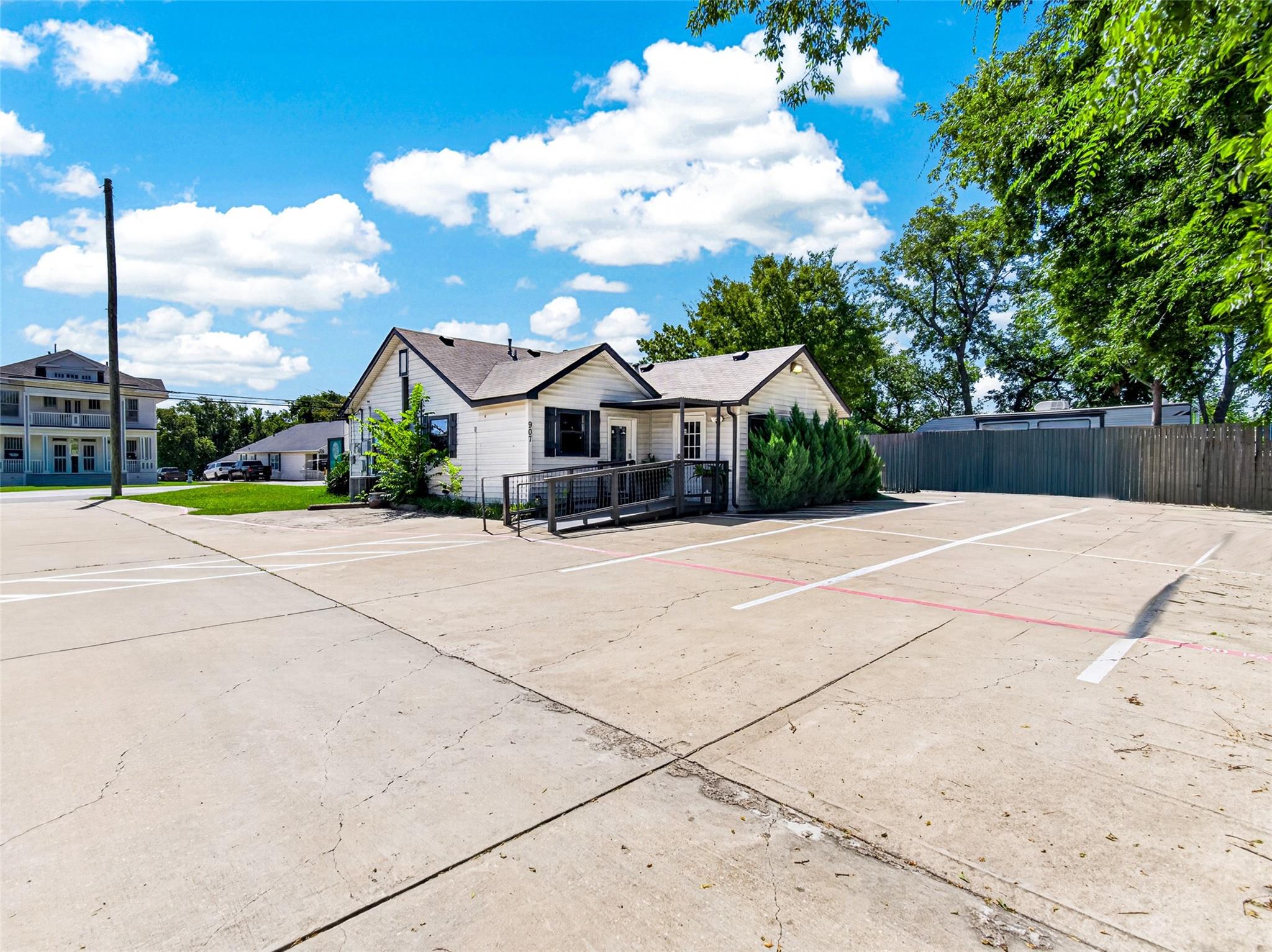 main property photo 12