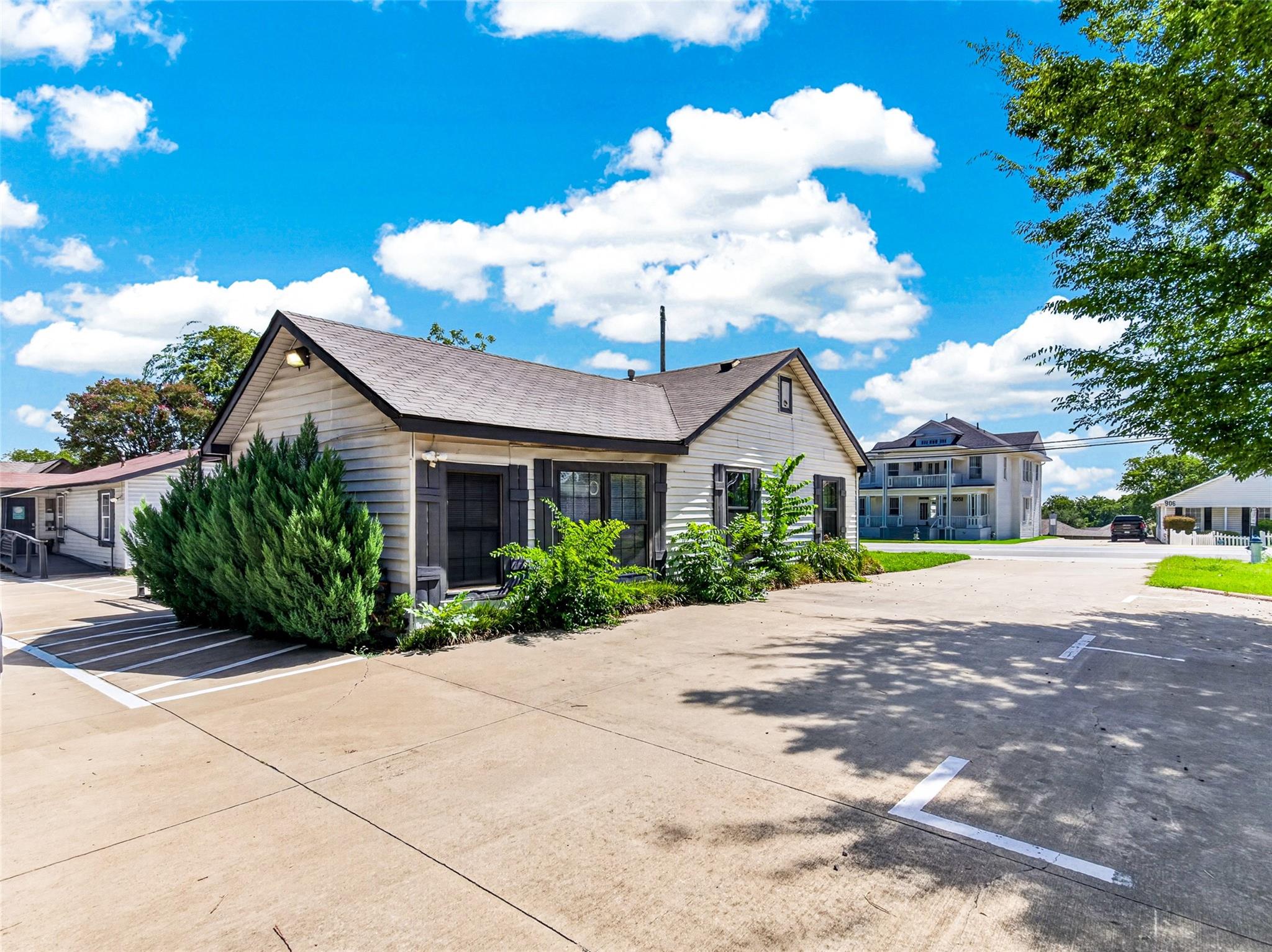 main property photo 13