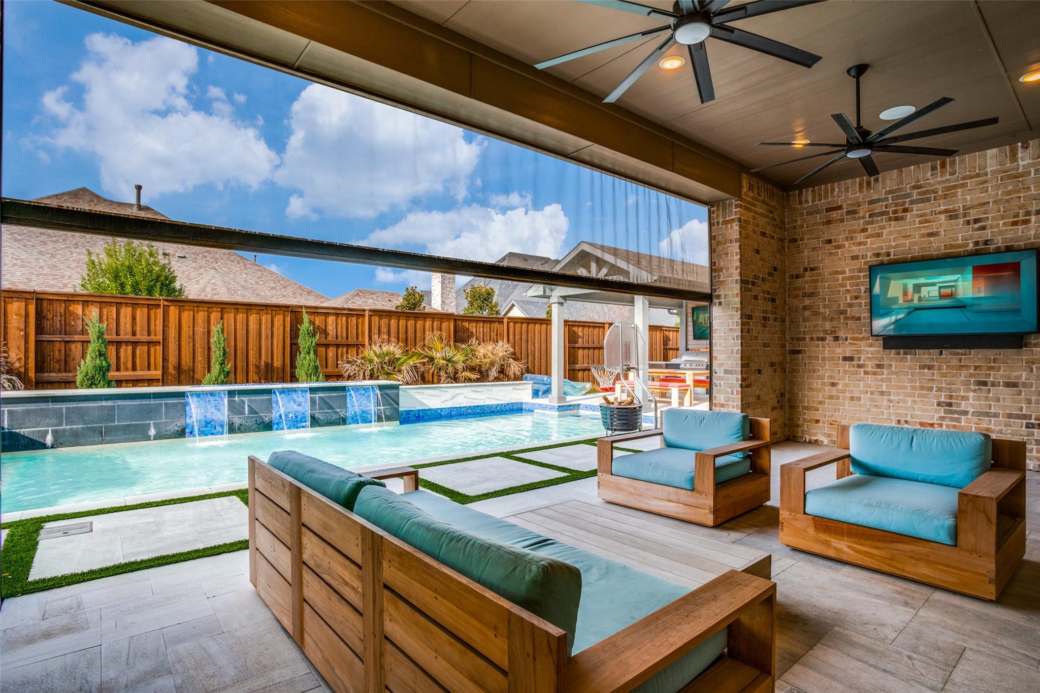 main property photo 13