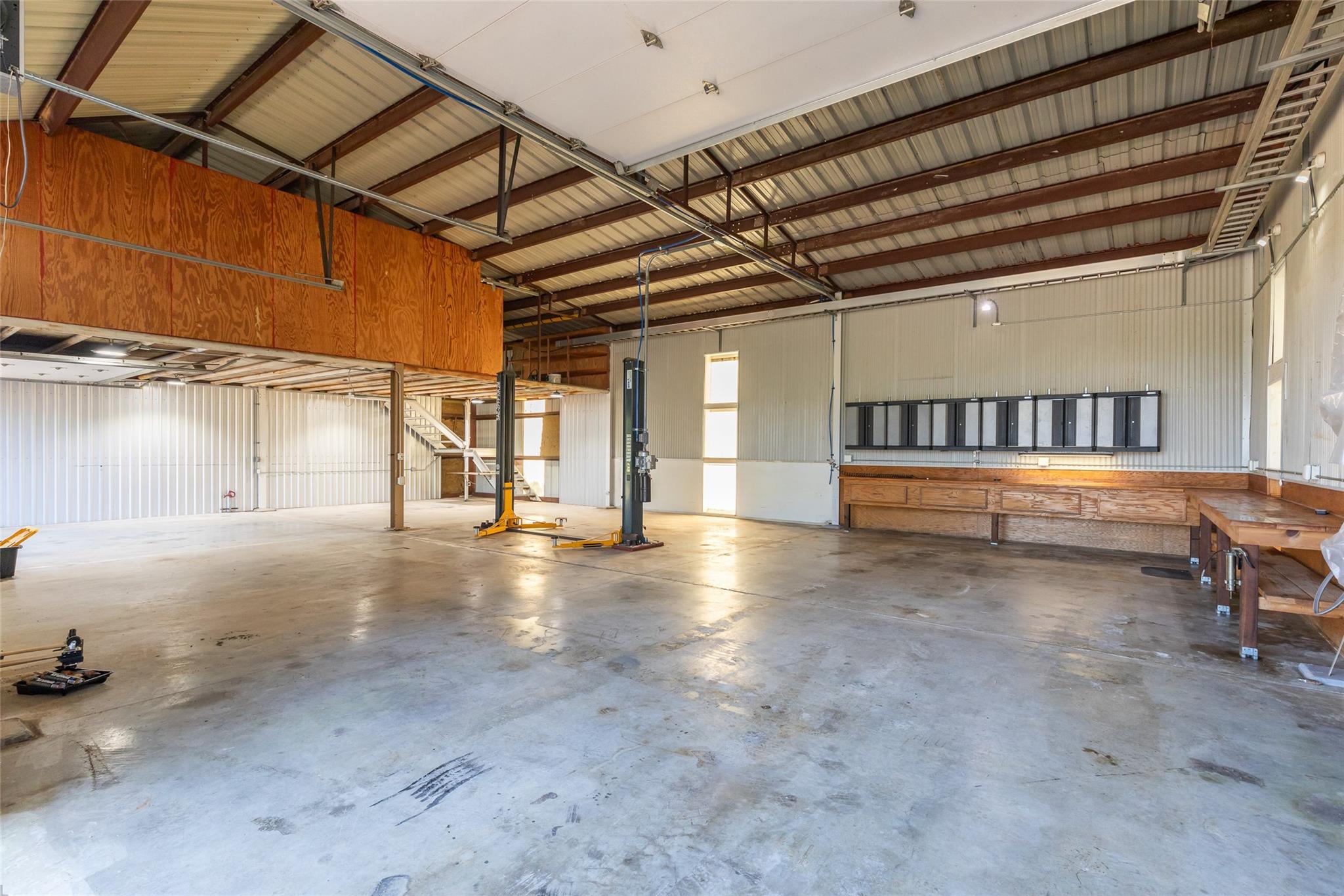main property photo 30