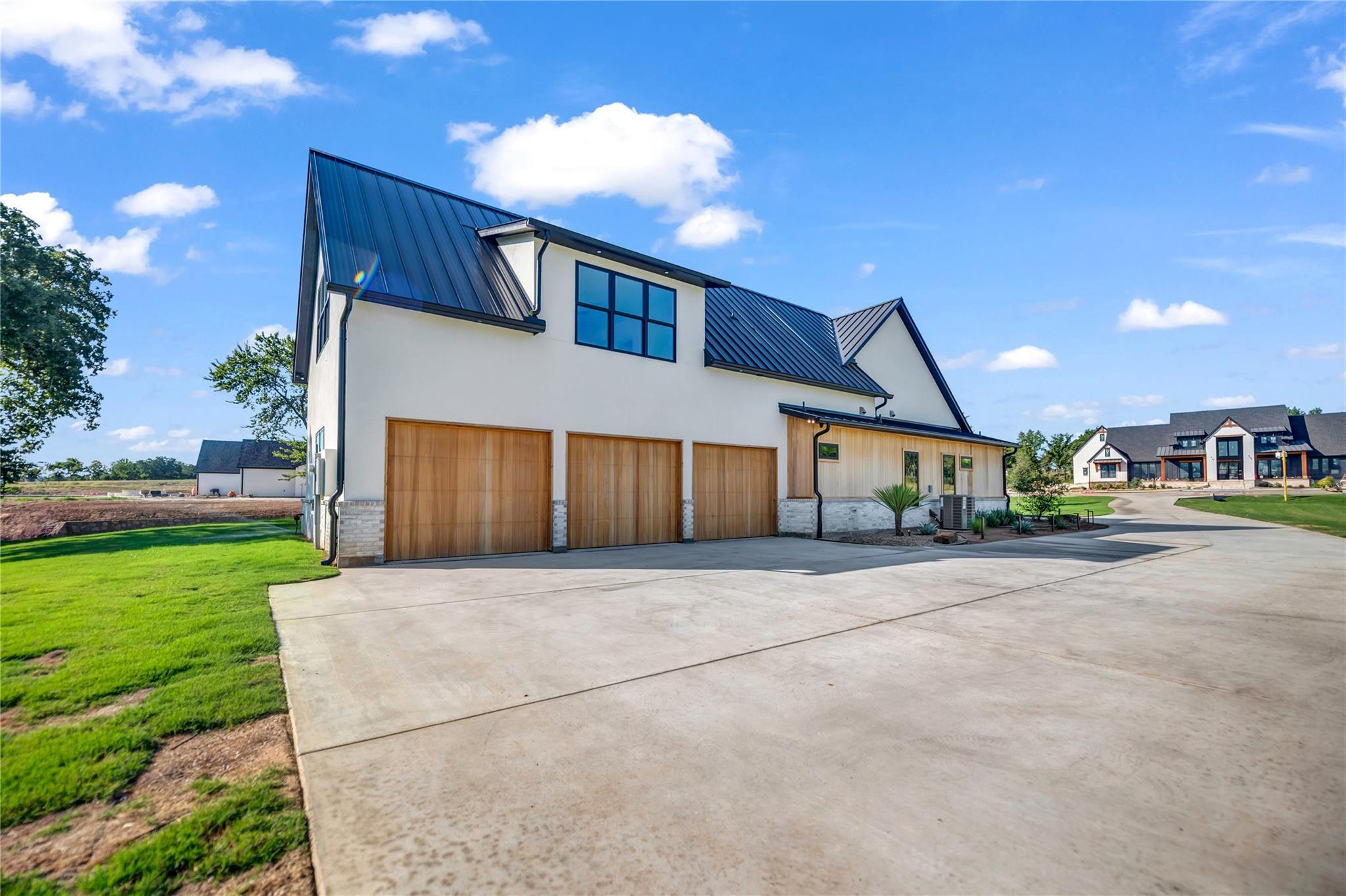 main property photo 36