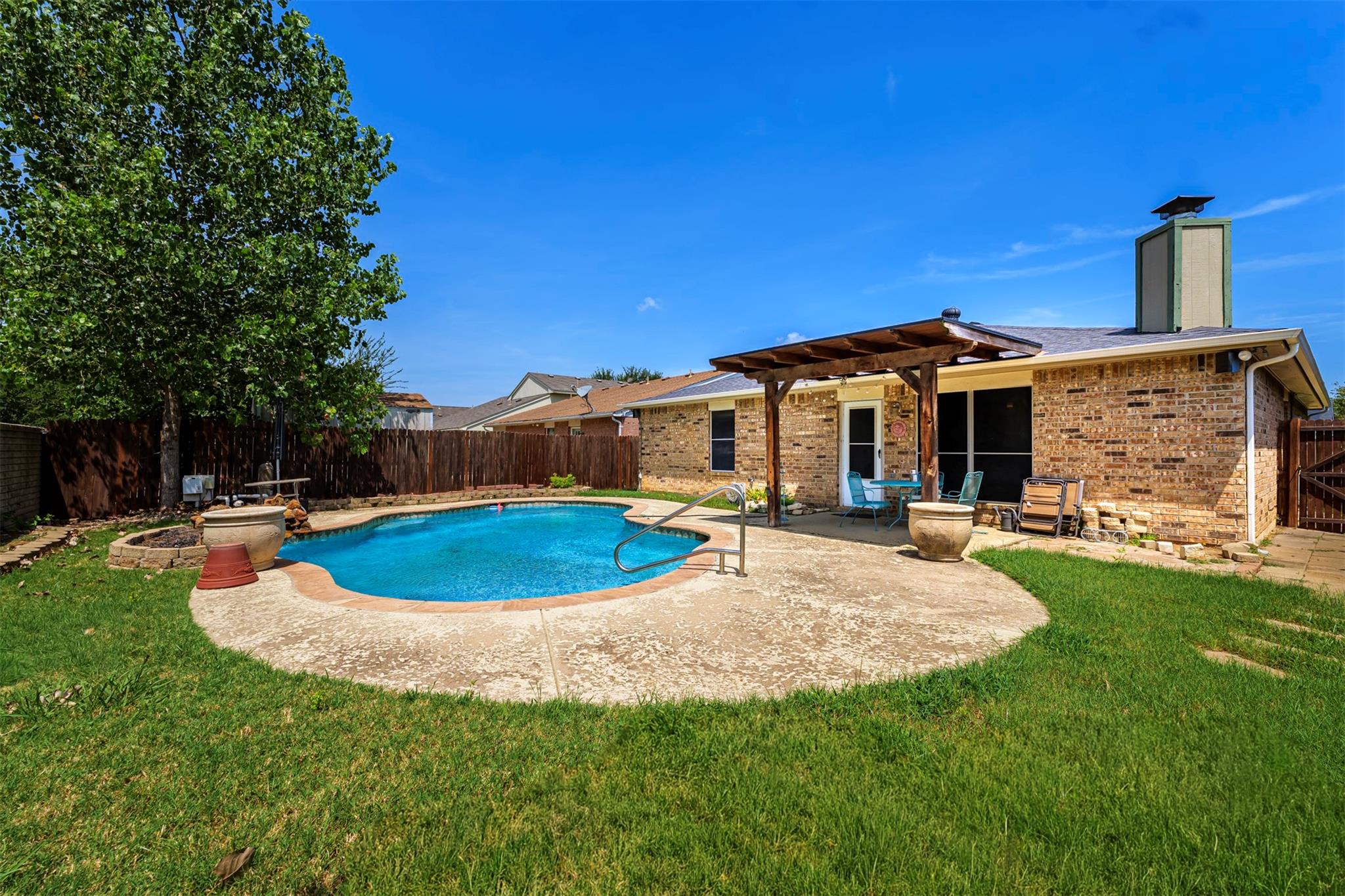 main property photo 17