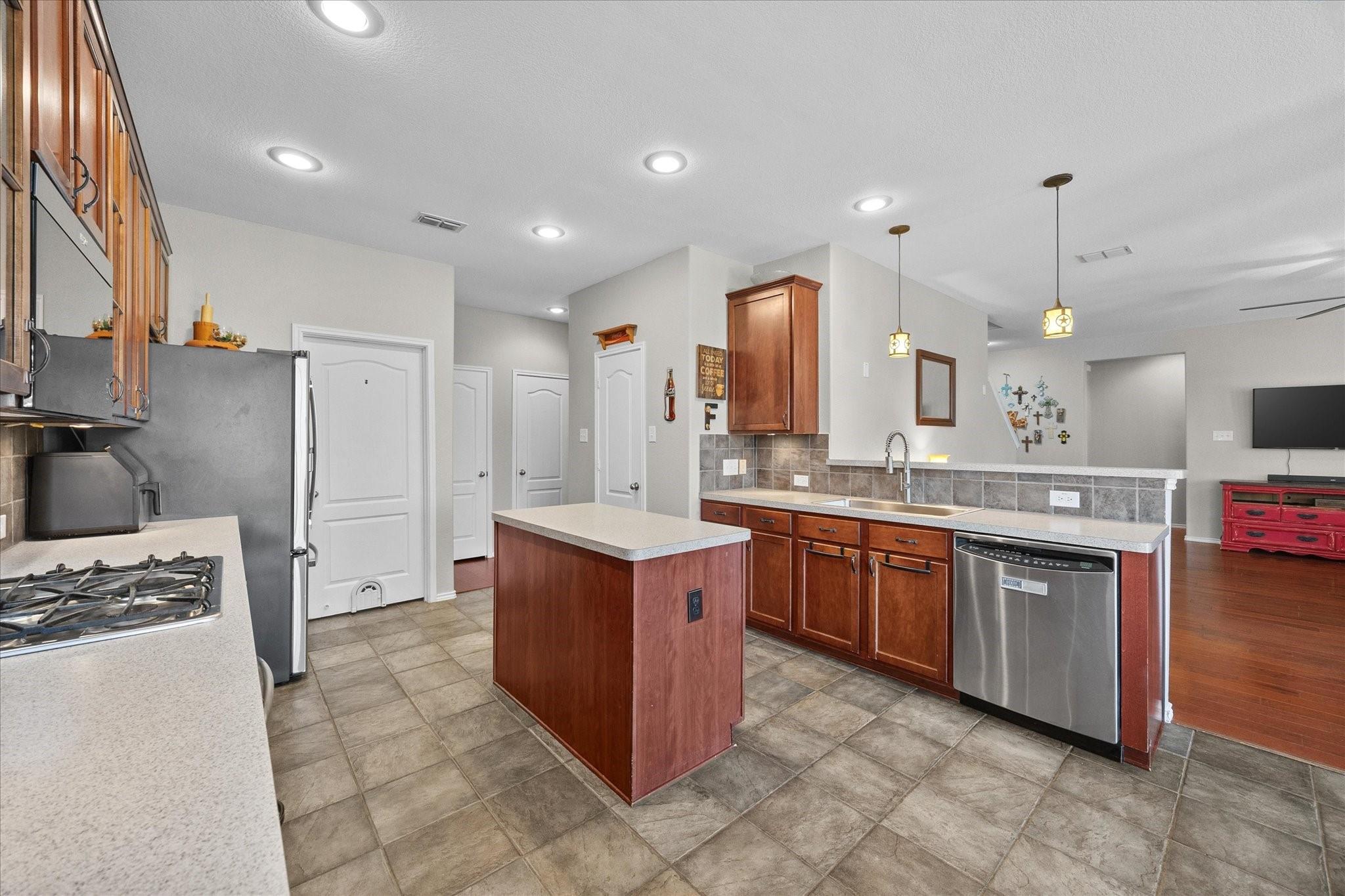 main property photo 5