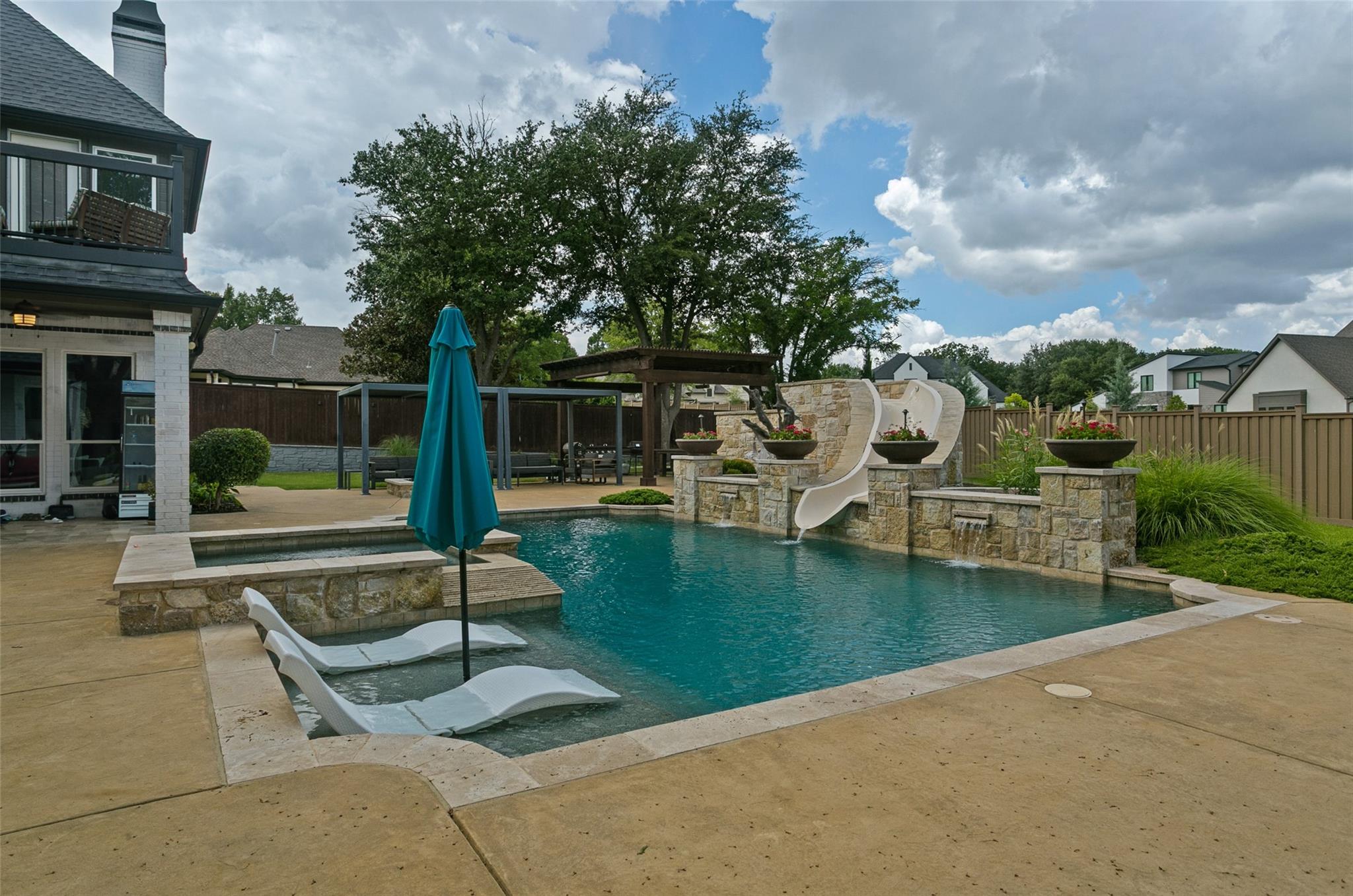 main property photo 30