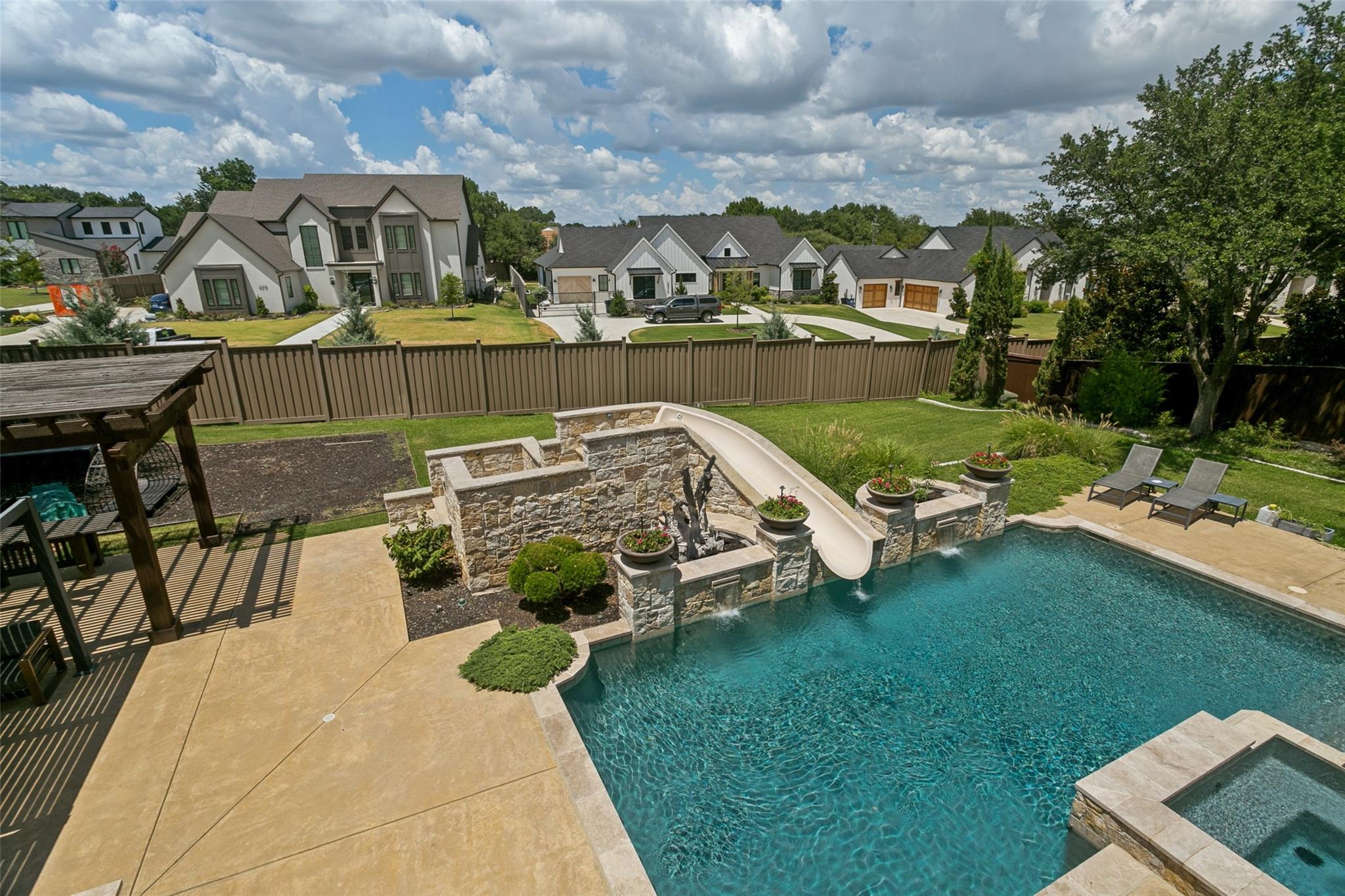 main property photo 35