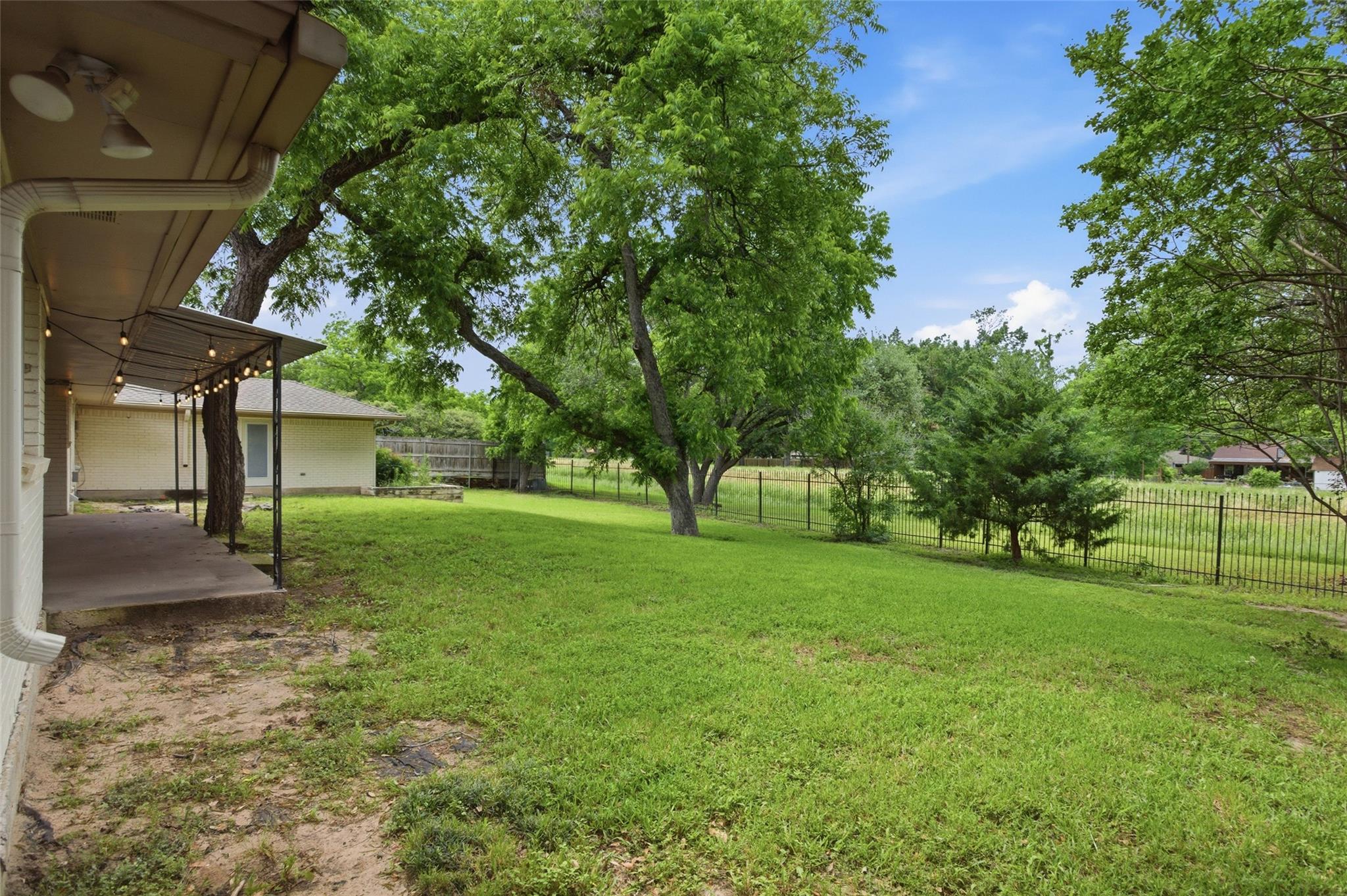 main property photo 23