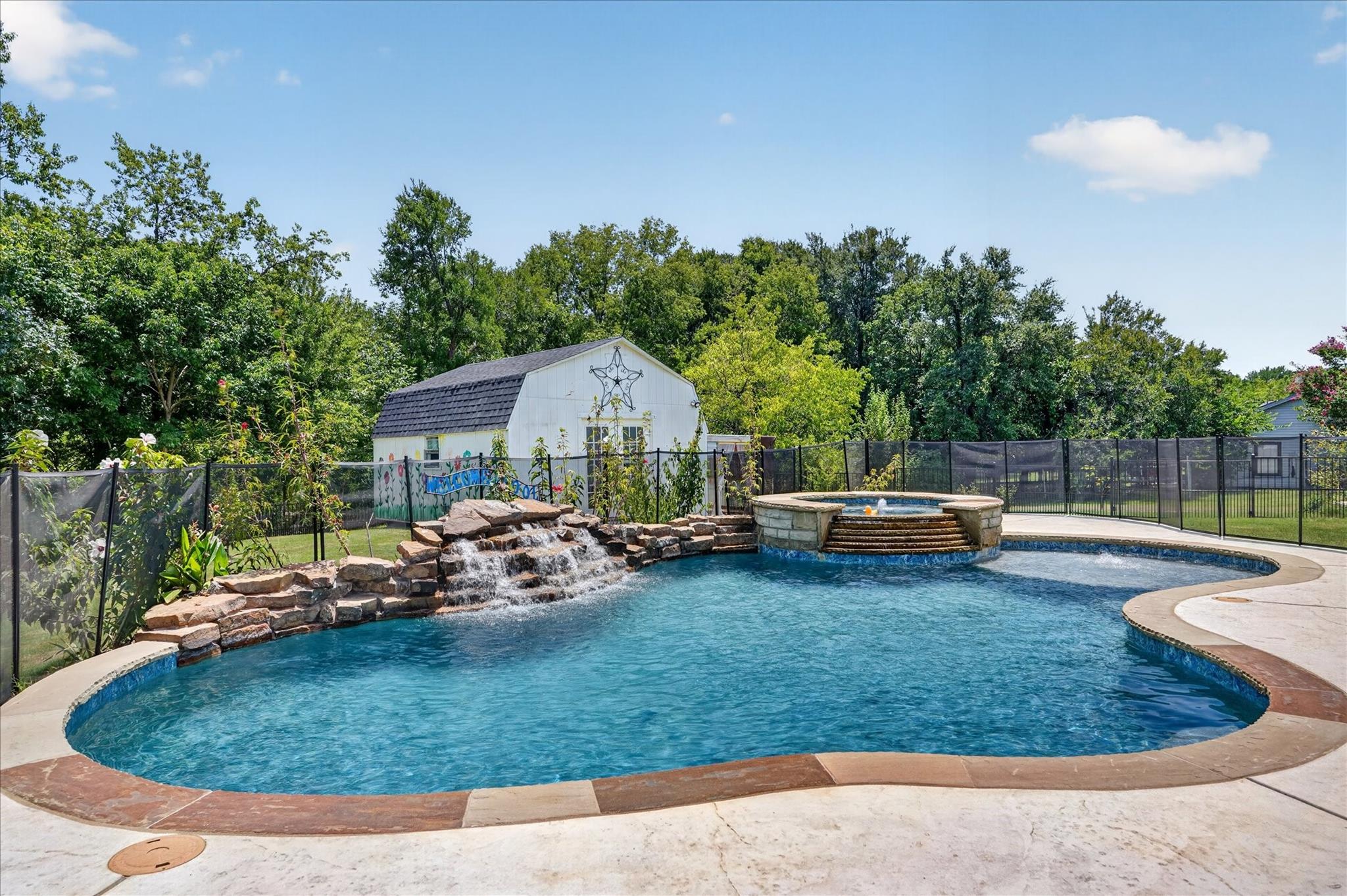 main property photo 19