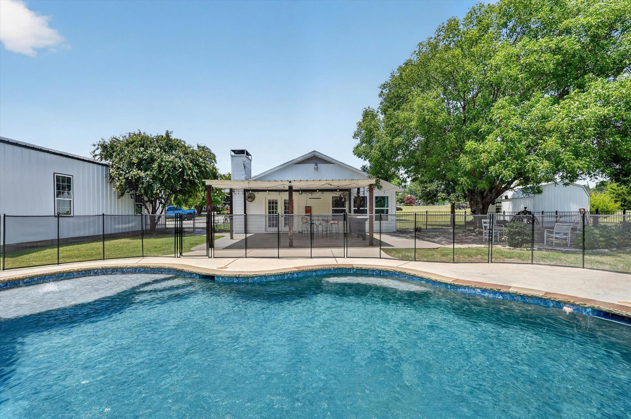 main property photo 20