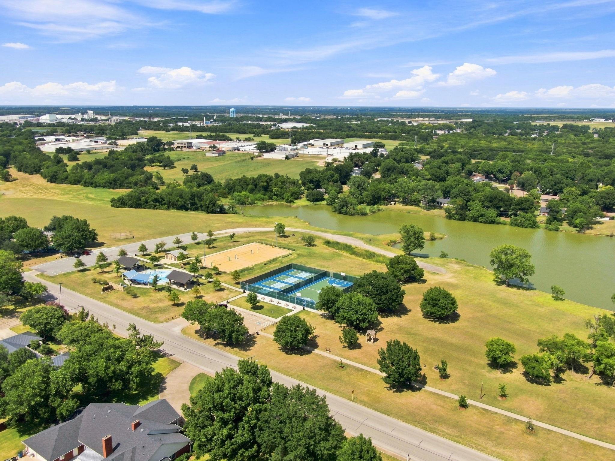 main property photo 28