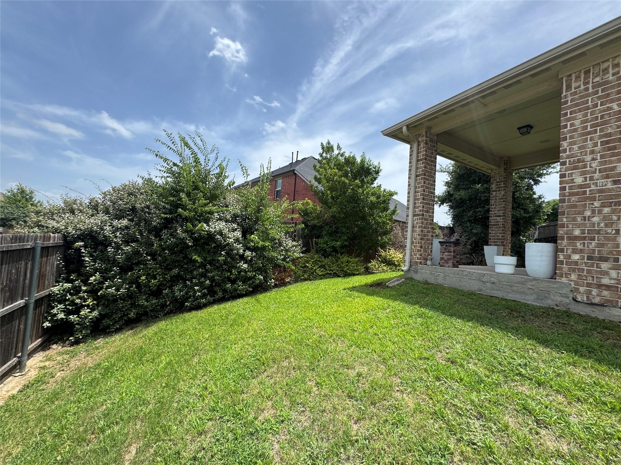 main property photo 28