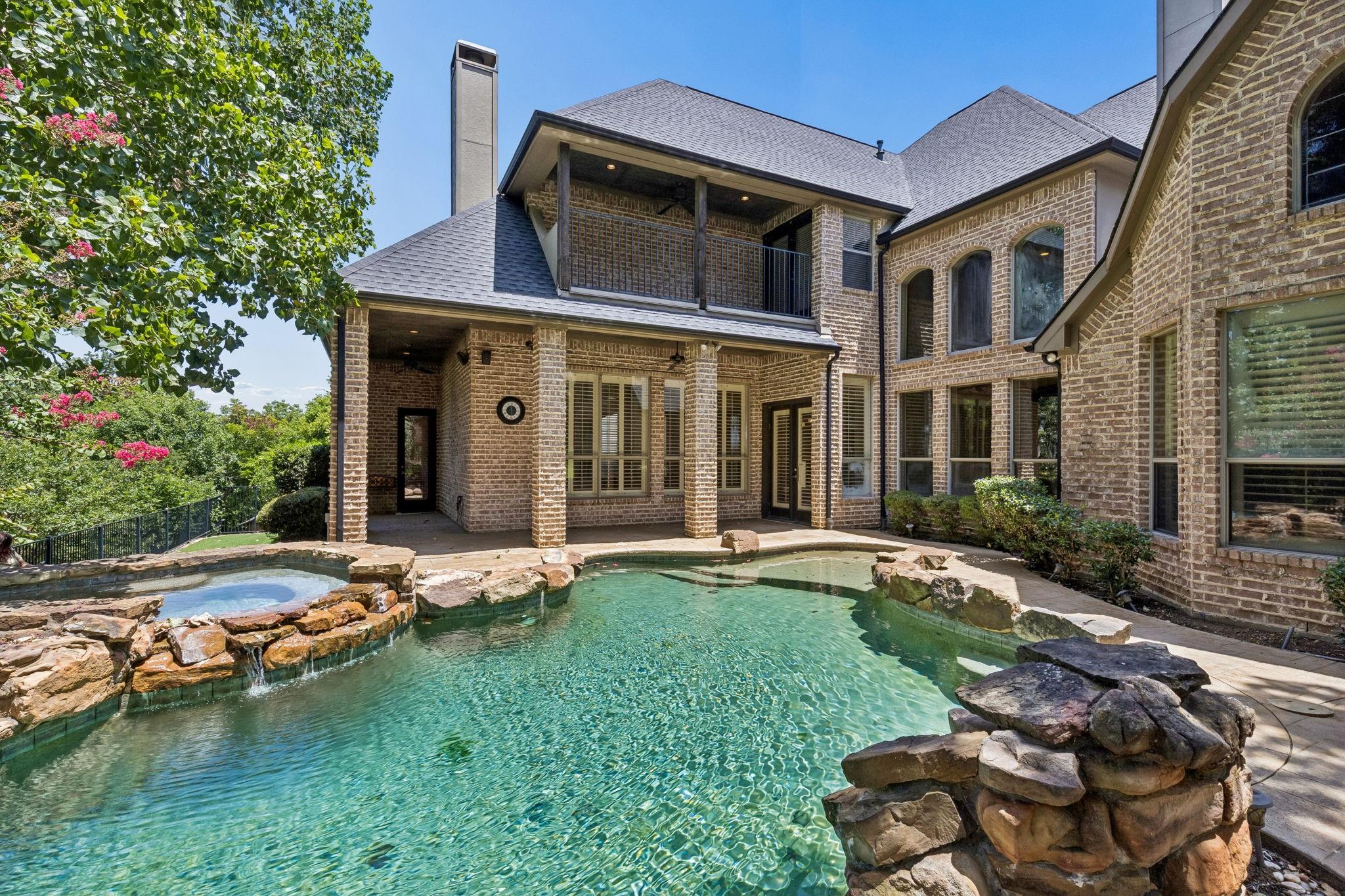 main property photo 30