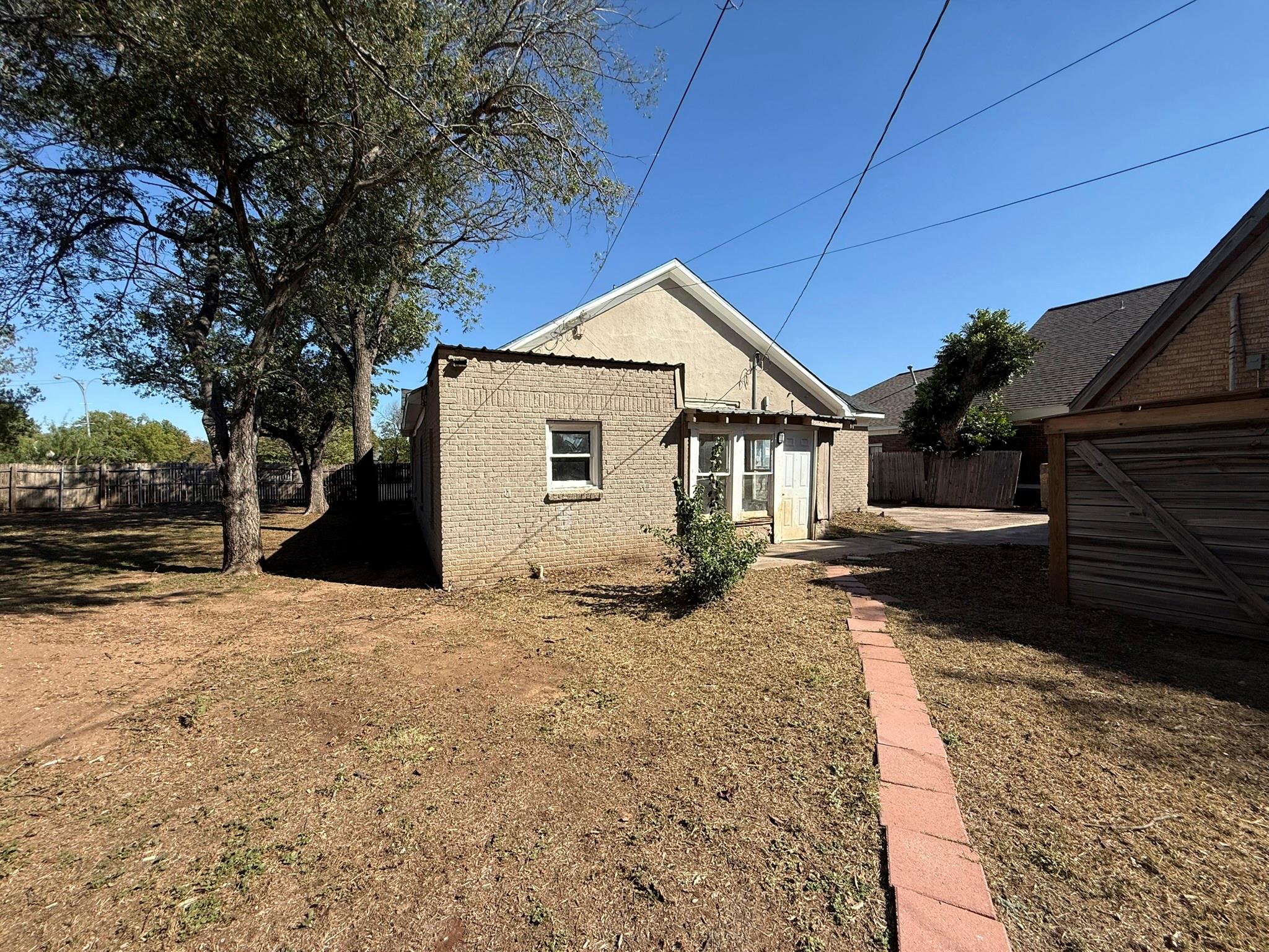 main property photo 16