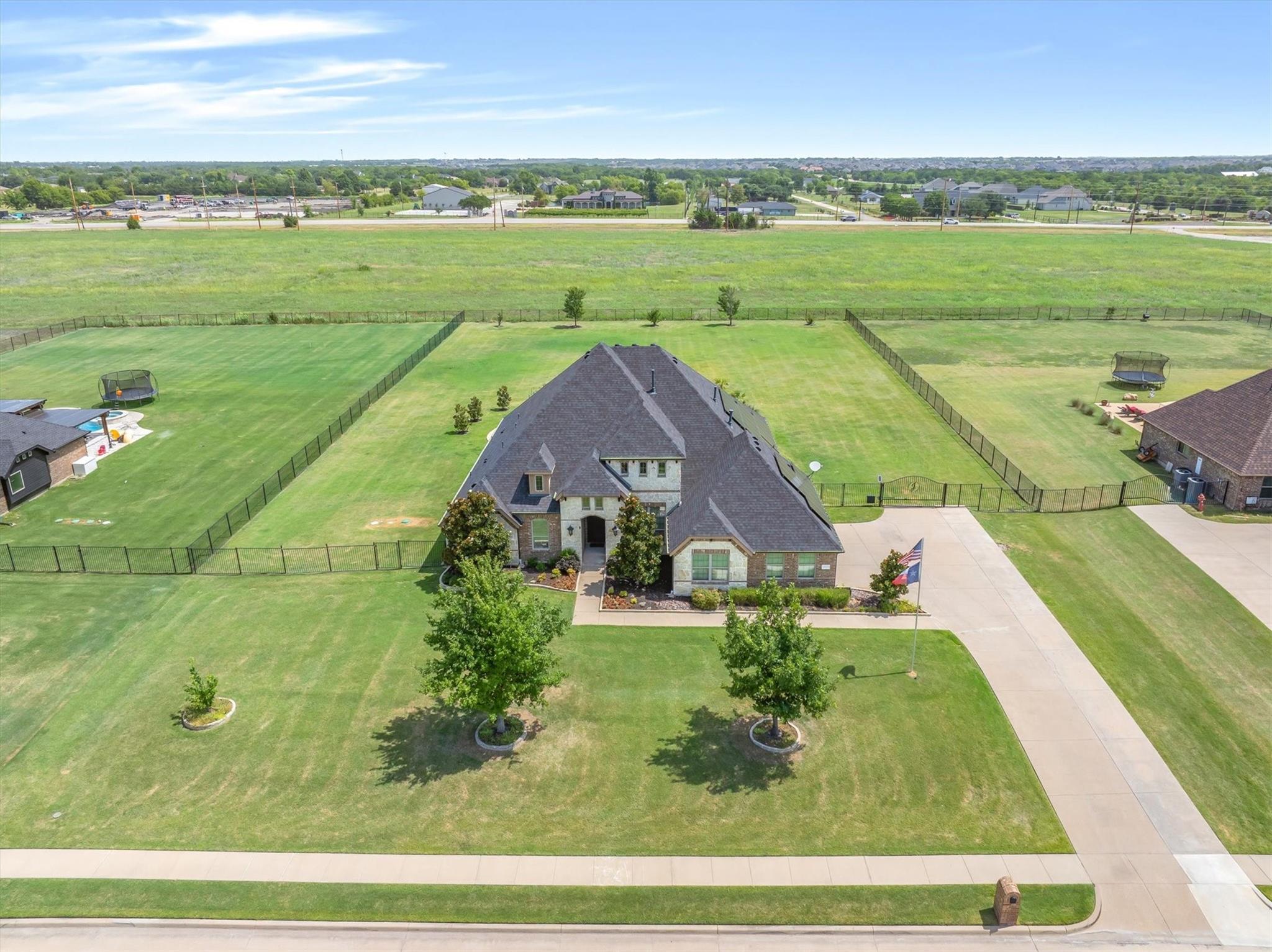 main property photo 30