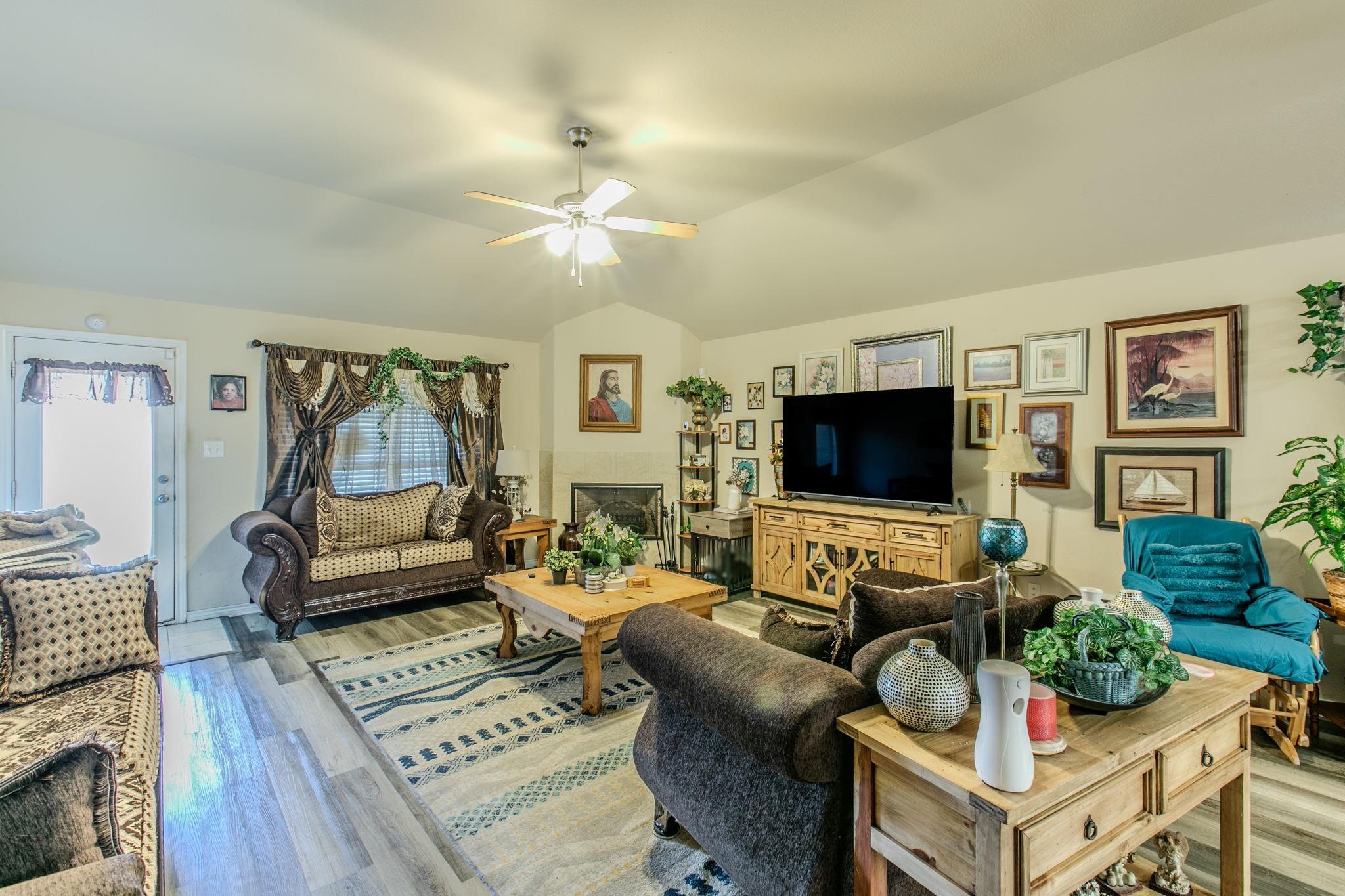 main property photo 3