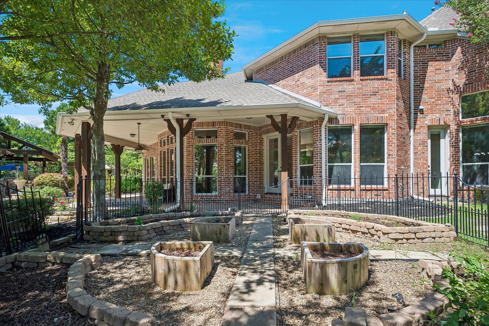 main property photo 29