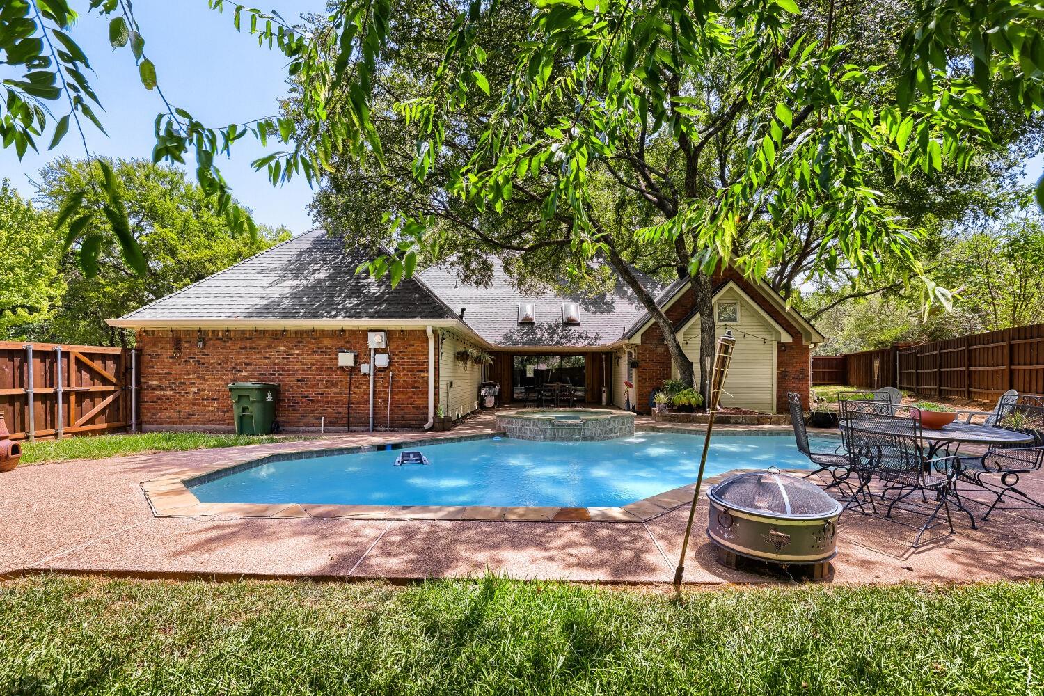 main property photo 25