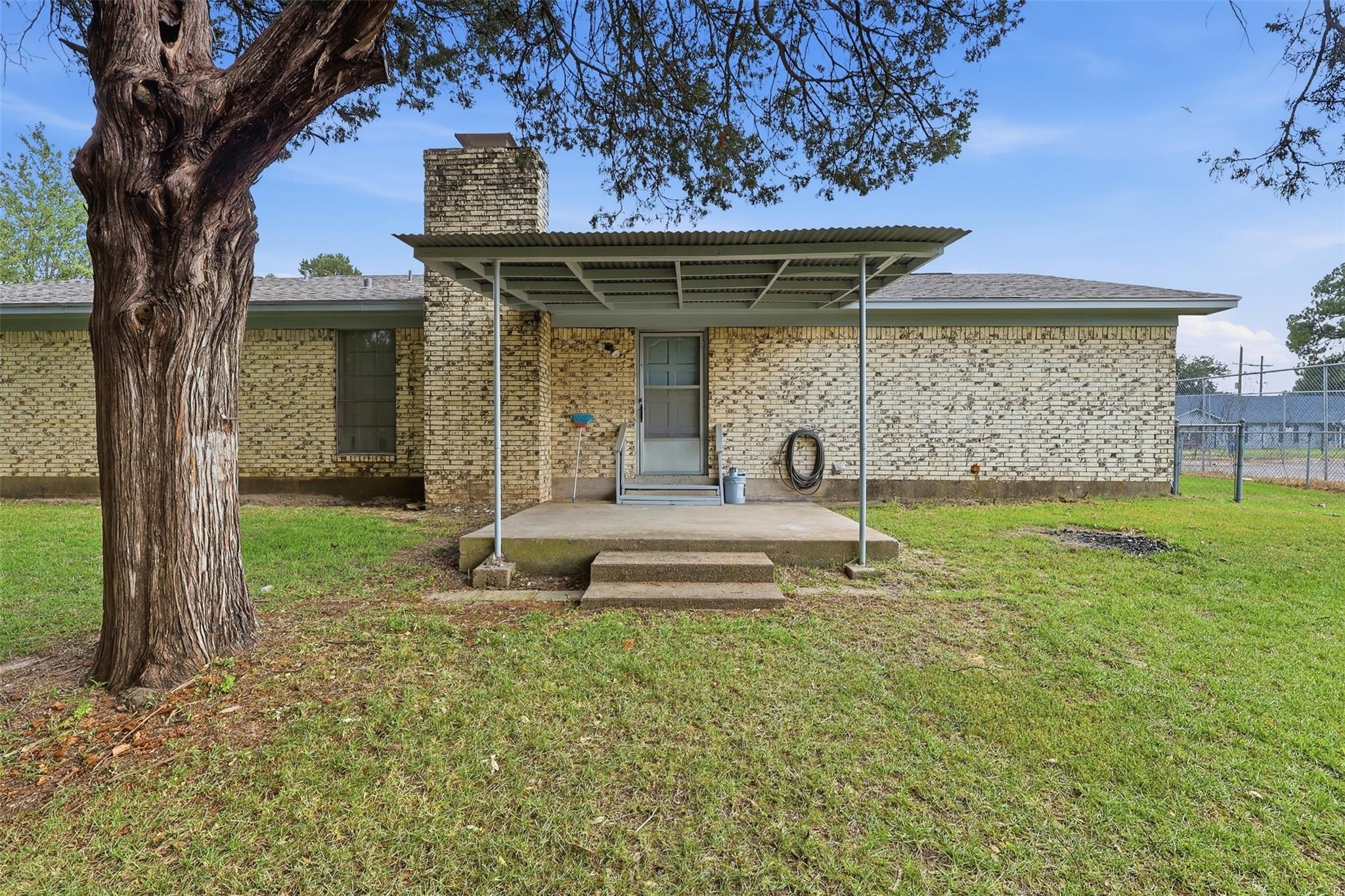 main property photo 19