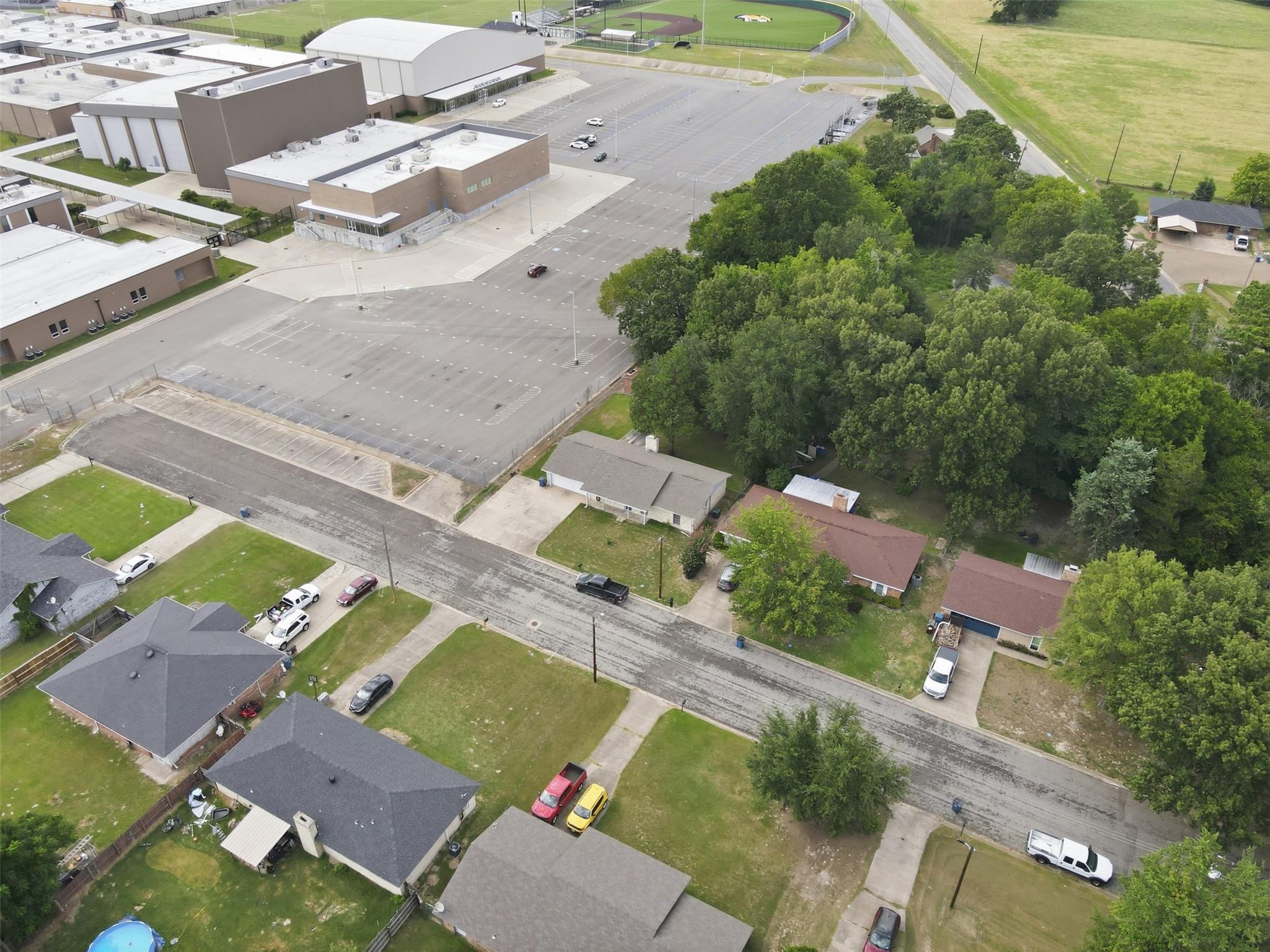 main property photo 25