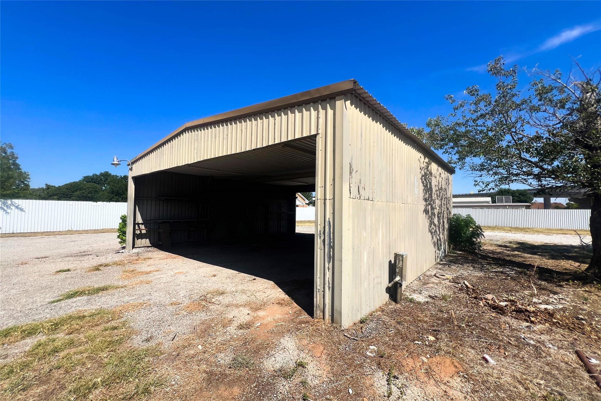 main property photo 16