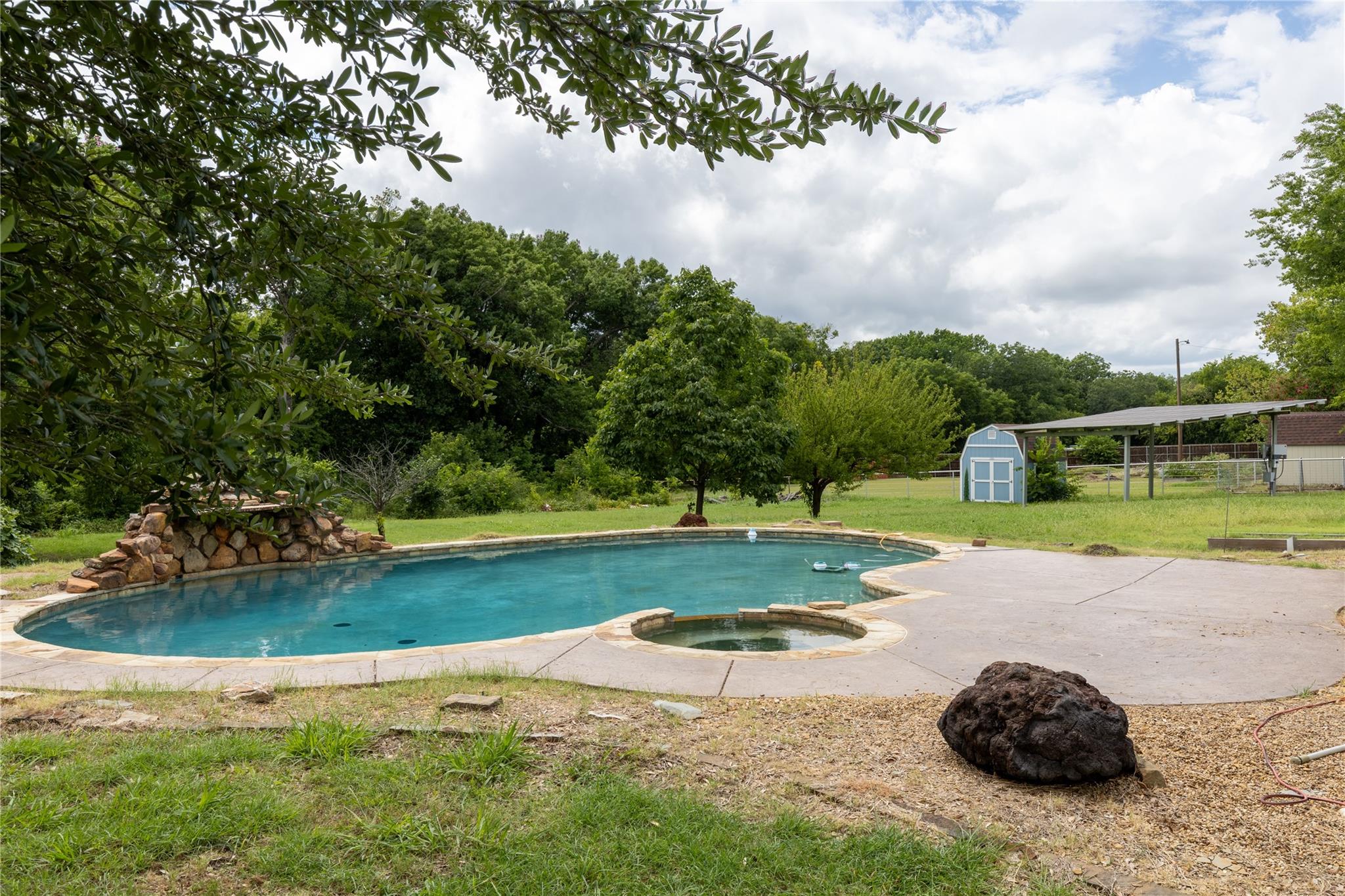 main property photo 33