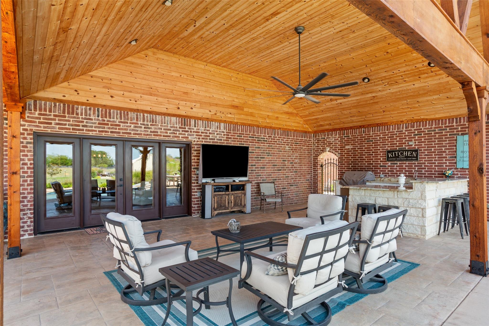 main property photo 30