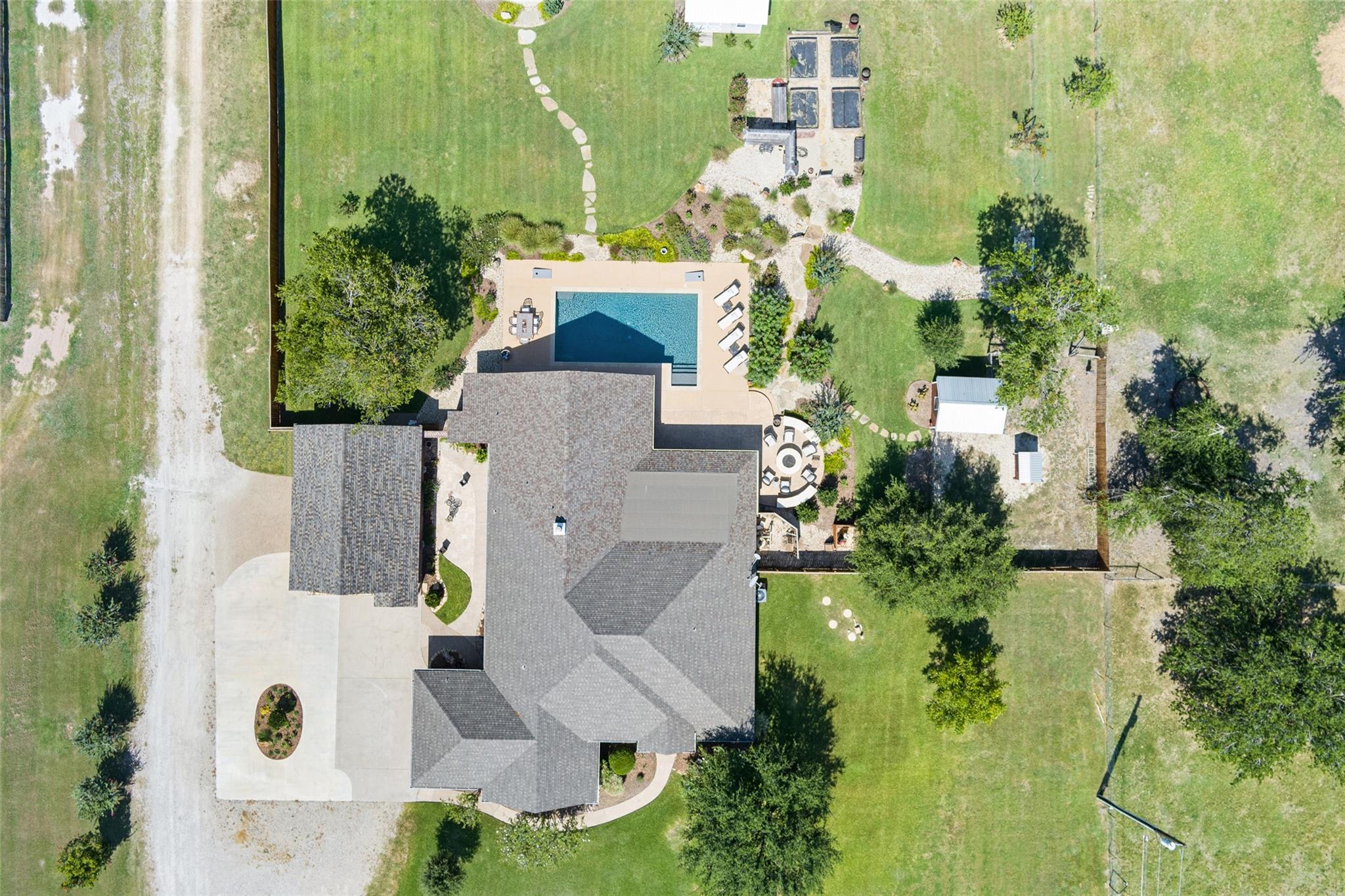 main property photo 33