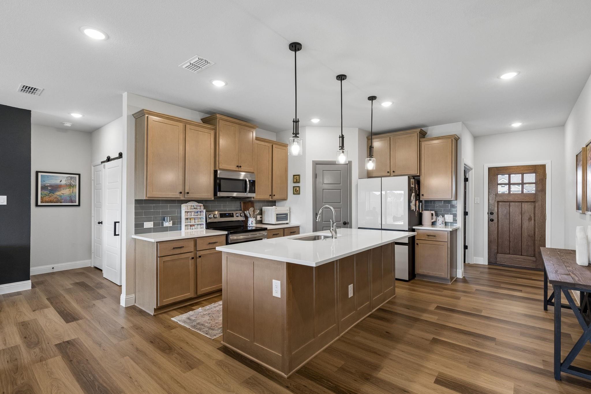 main property photo 6